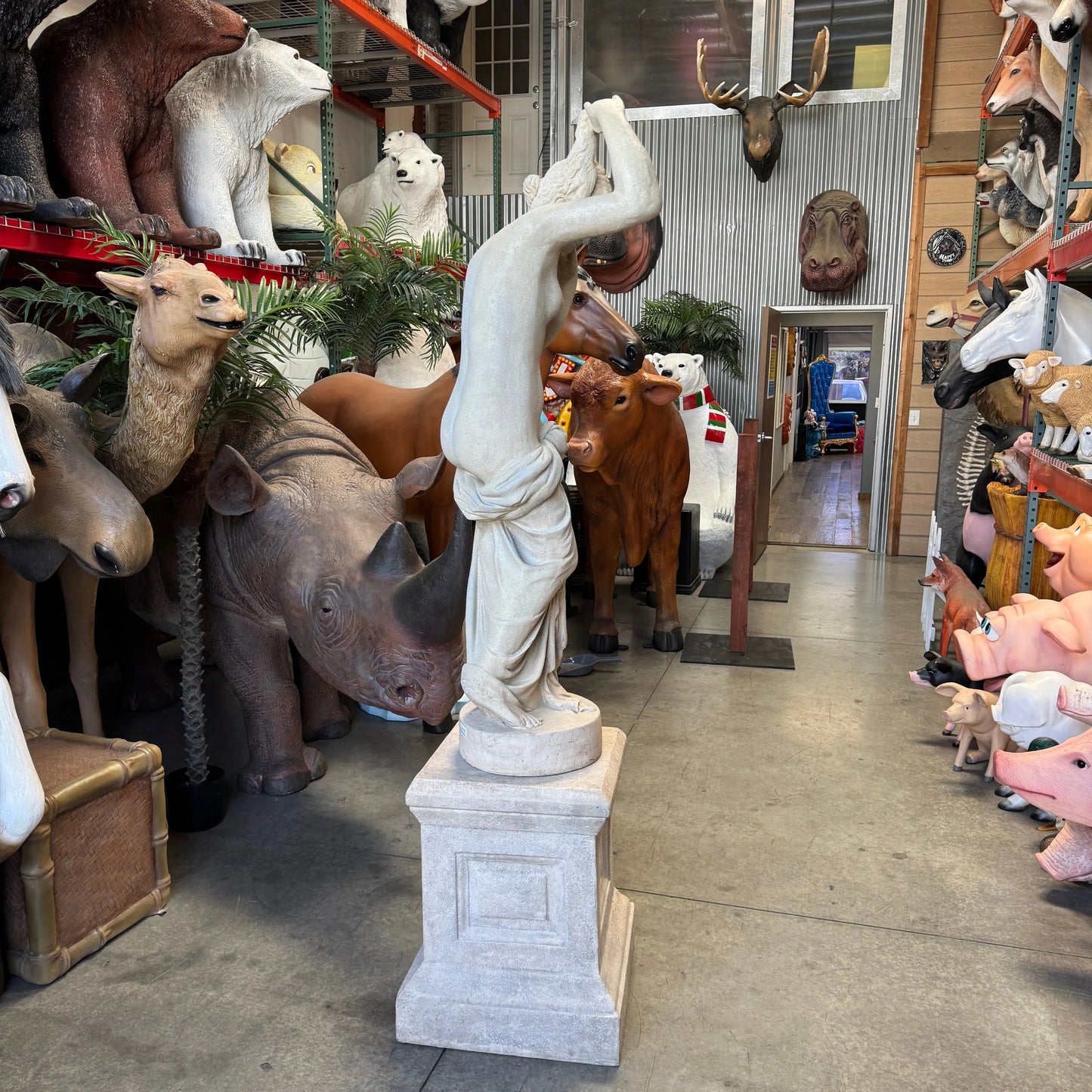 Stone Elizabeth on Base Statue LS141-030701-H