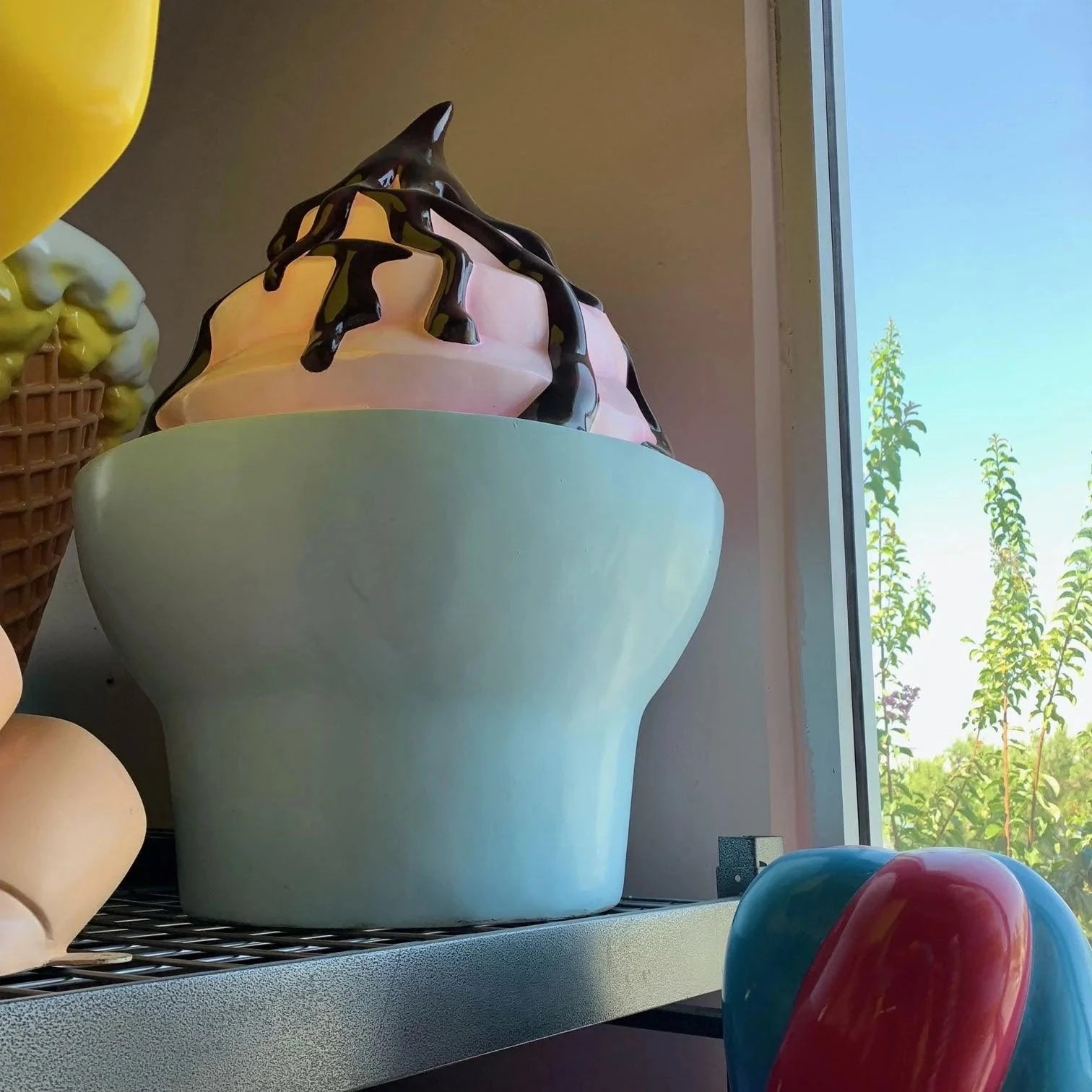 Ice Cream Strawberry Sundae Cup Statue R0361S-1111-T