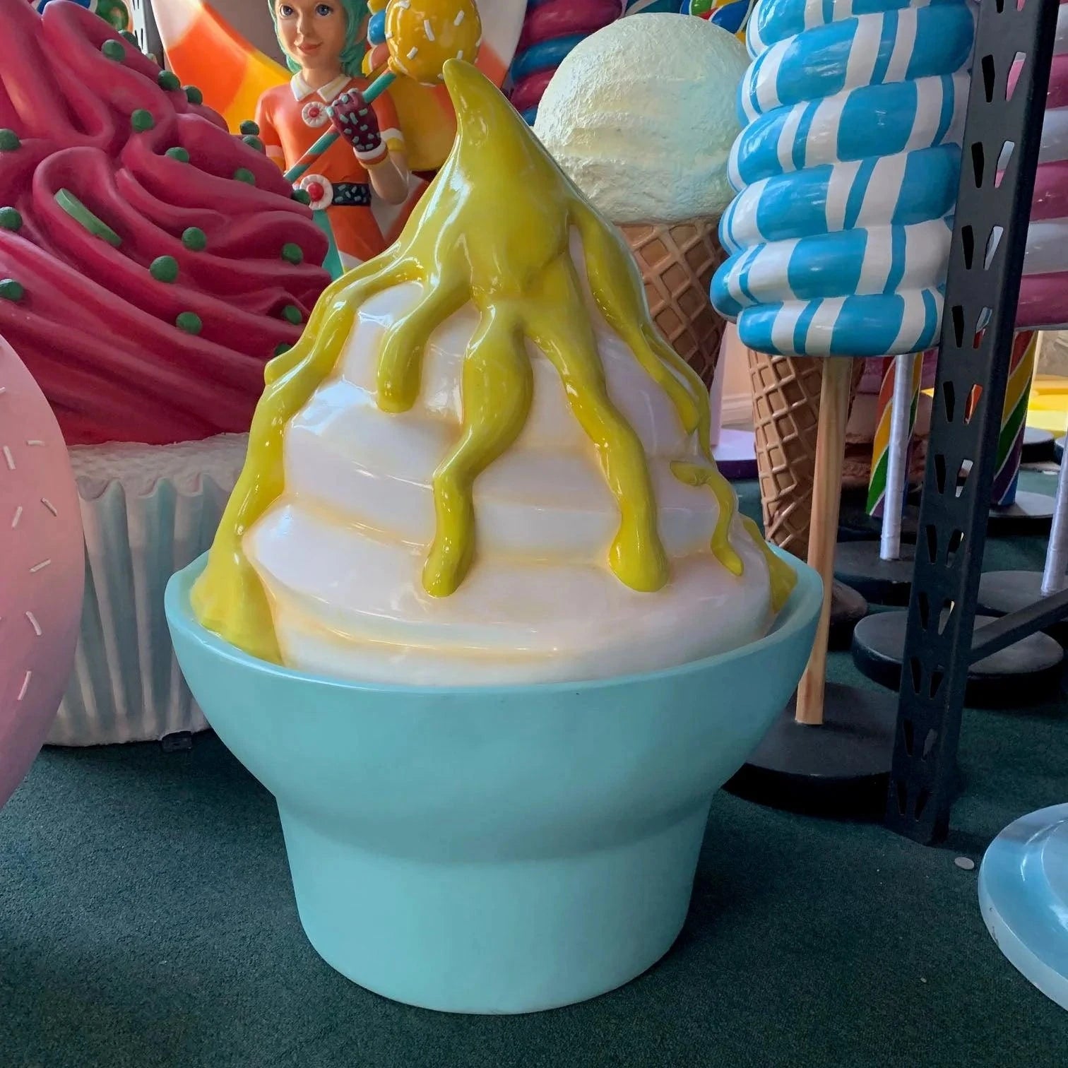 Ice Cream Vanilla Sundae Cup Statue R0361V-1111-T