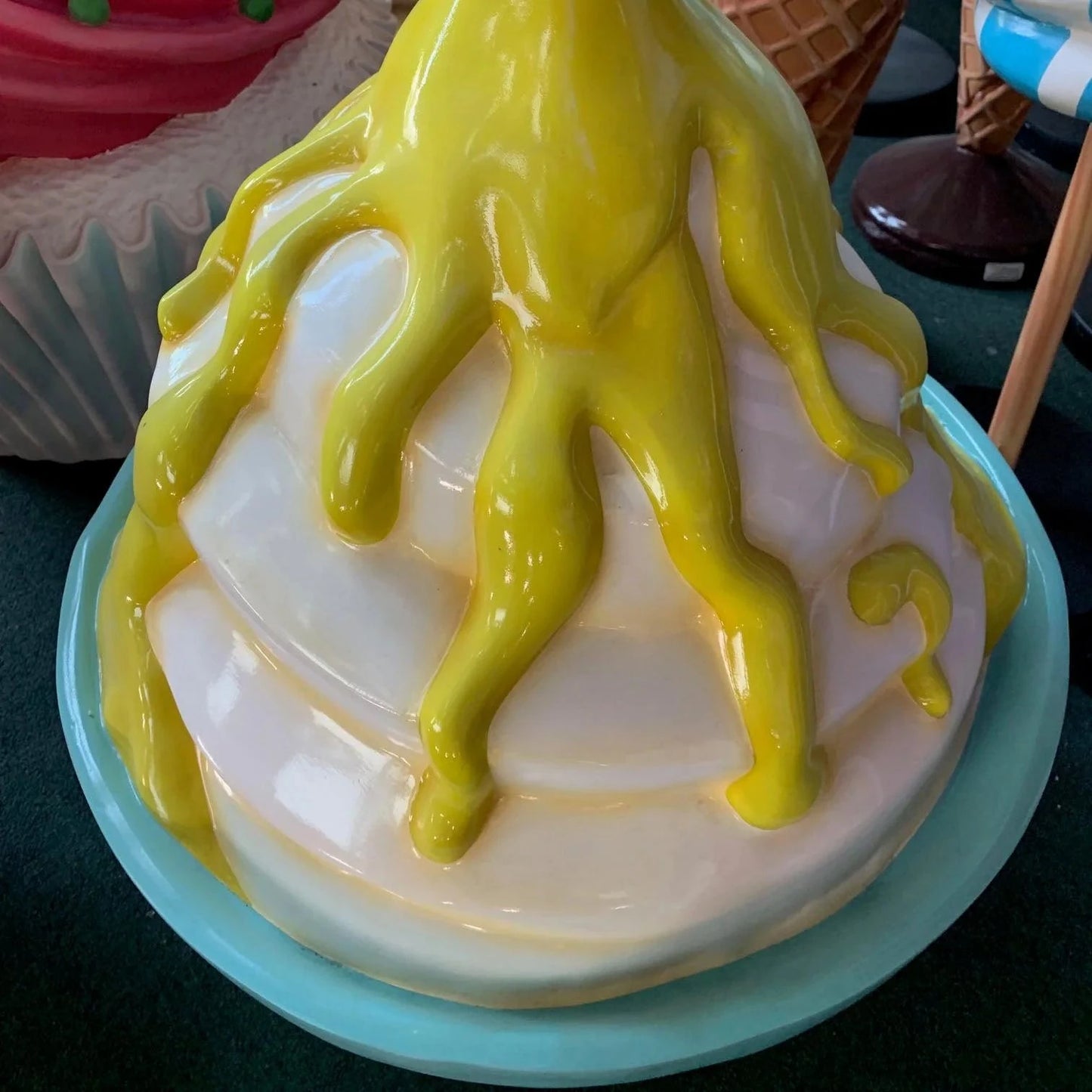 Ice Cream Vanilla Sundae Cup Statue R0361V-1111-T