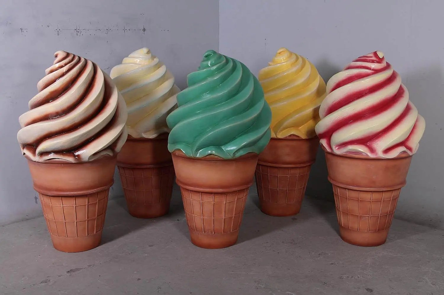 Vanilla Soft Serve Ice Cream Statue R0223V-130016-H