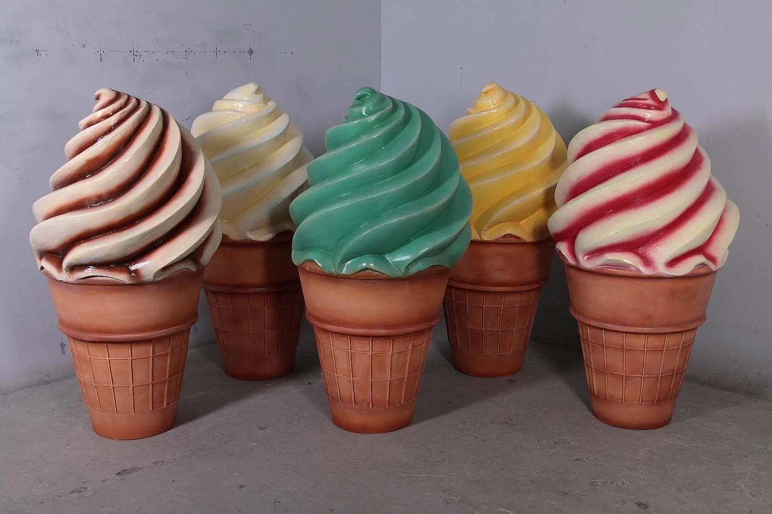 Vanilla Soft Serve Ice Cream Statue R0223V-130016-H