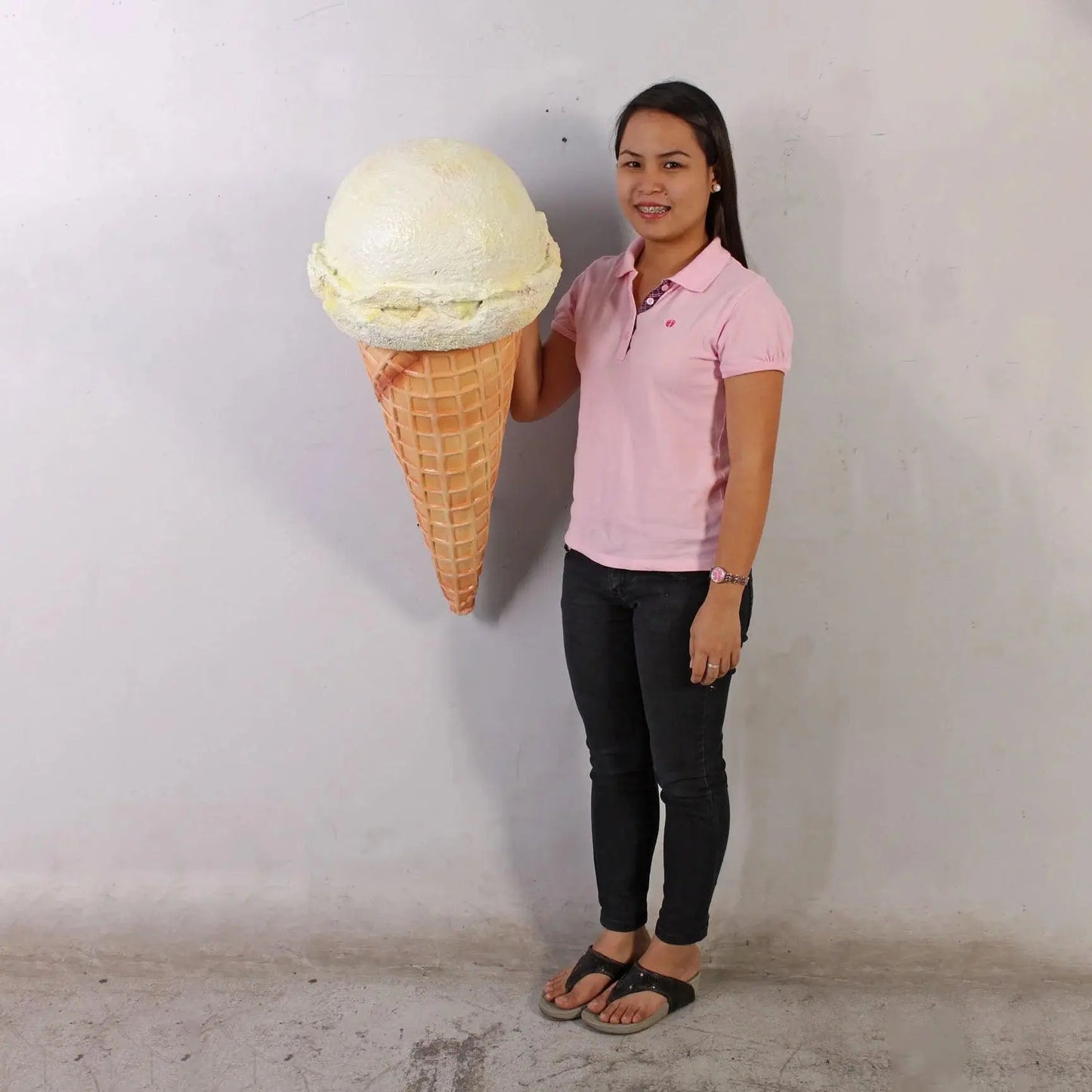 Hanging Vanilla One Scoop Ice Cream Statue R0195-130018-H