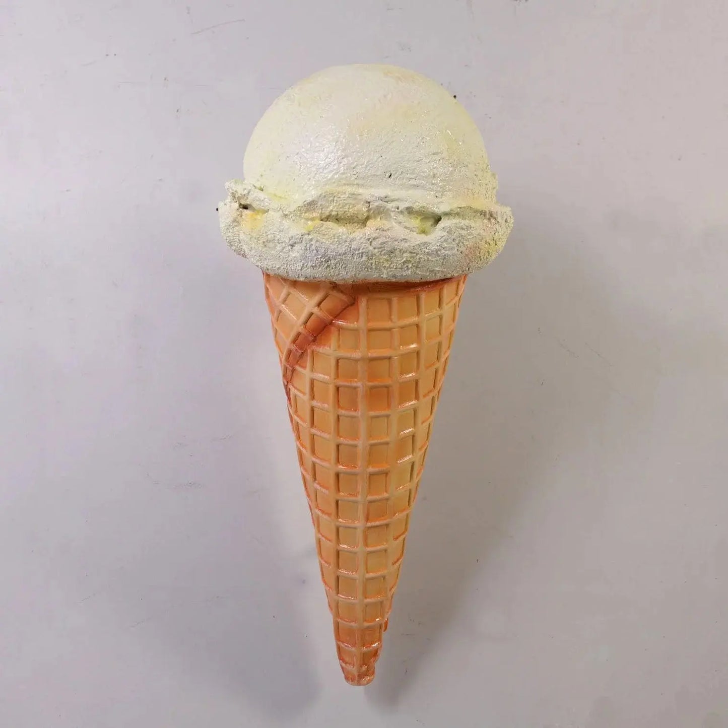 Hanging Vanilla One Scoop Ice Cream Statue R0195-130018-H