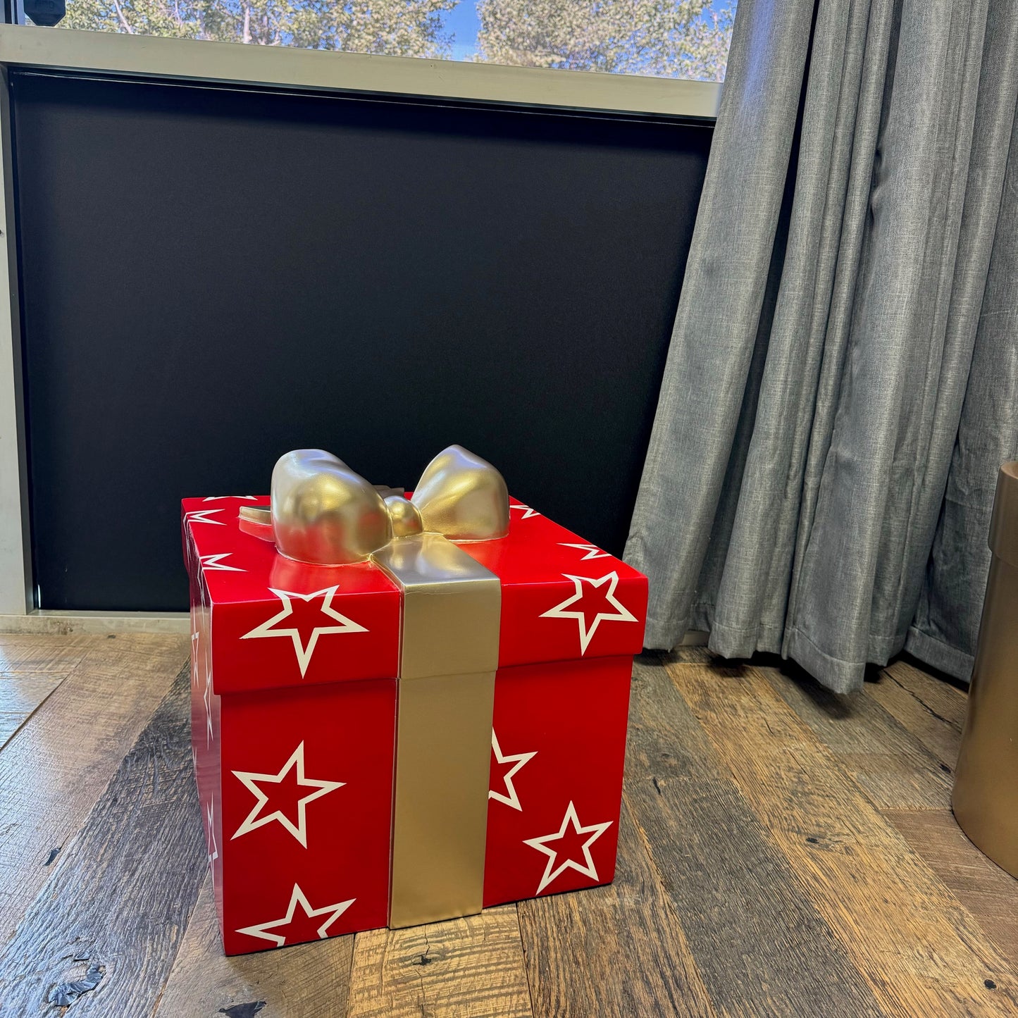 Small Red Present With Stars Statue