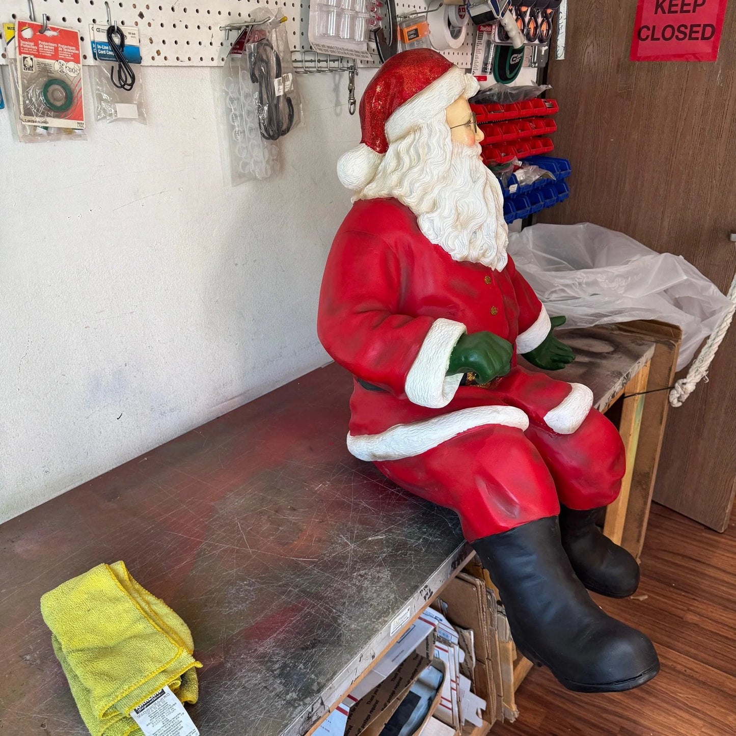 Small Sitting Santa Claus Statue