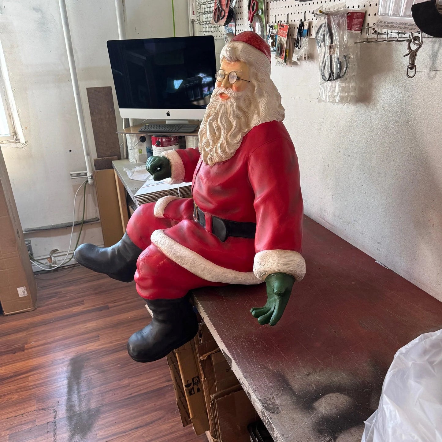 Small Sitting Santa Claus Statue