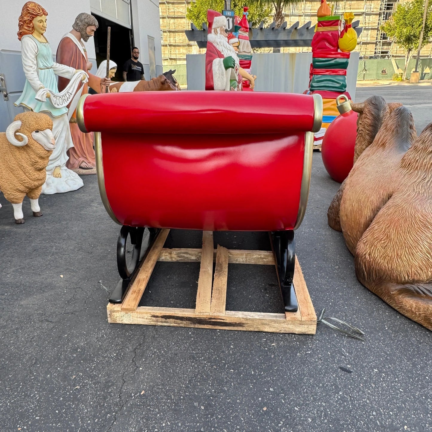 Santa's Sleigh Photo Op Over Sized Statue S0210-160264-H