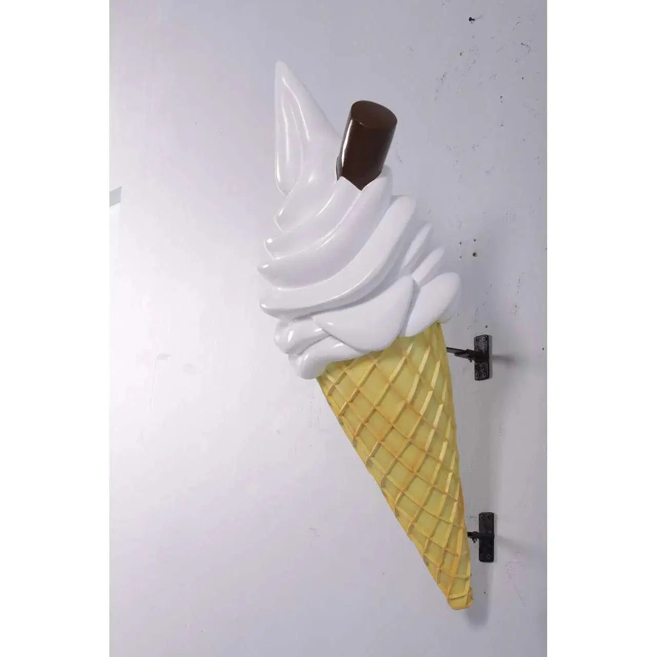 Vanilla Hanging Soft Serve Ice Cream Statue R0323V-170052-H