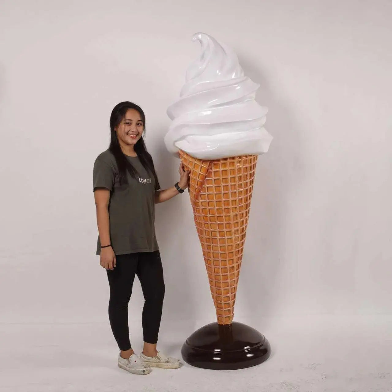 Large Plain Vanilla Soft Serve Ice Cream Statue R0335V-180159-H