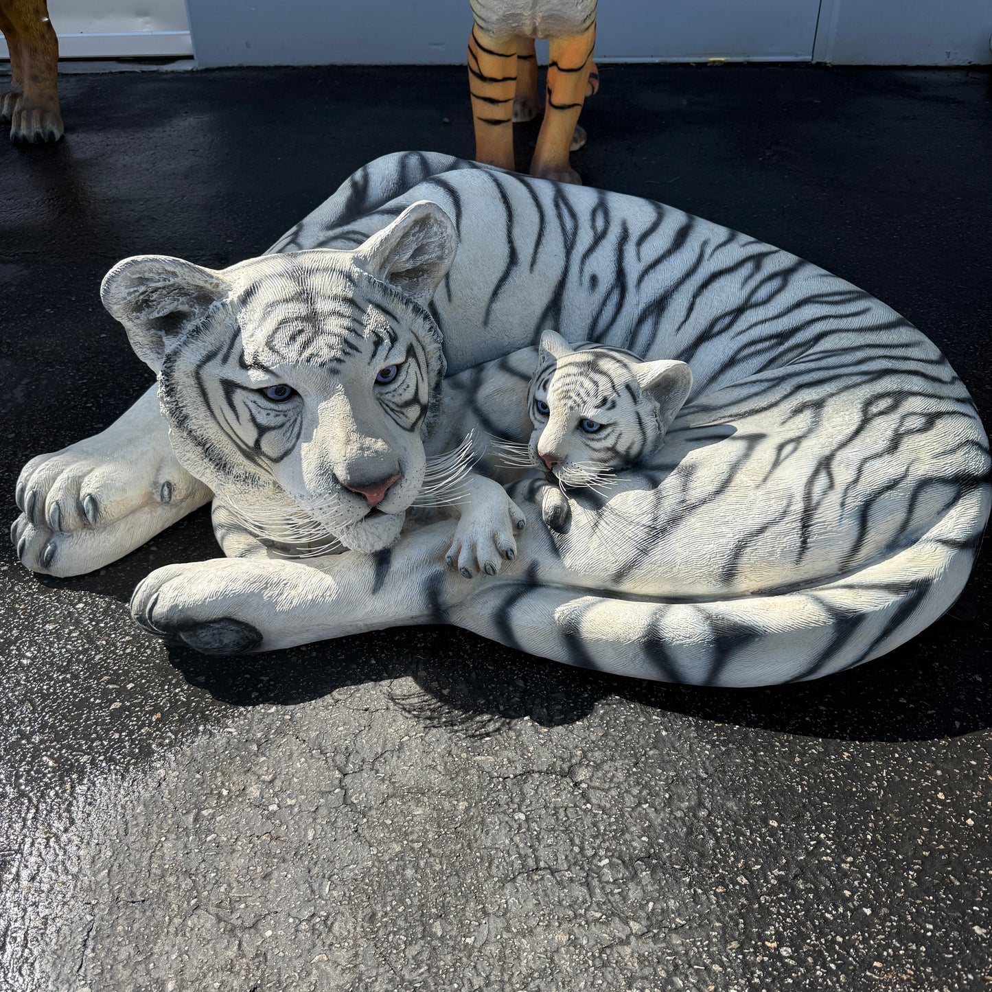 Siberian Tiger With Cub Statue