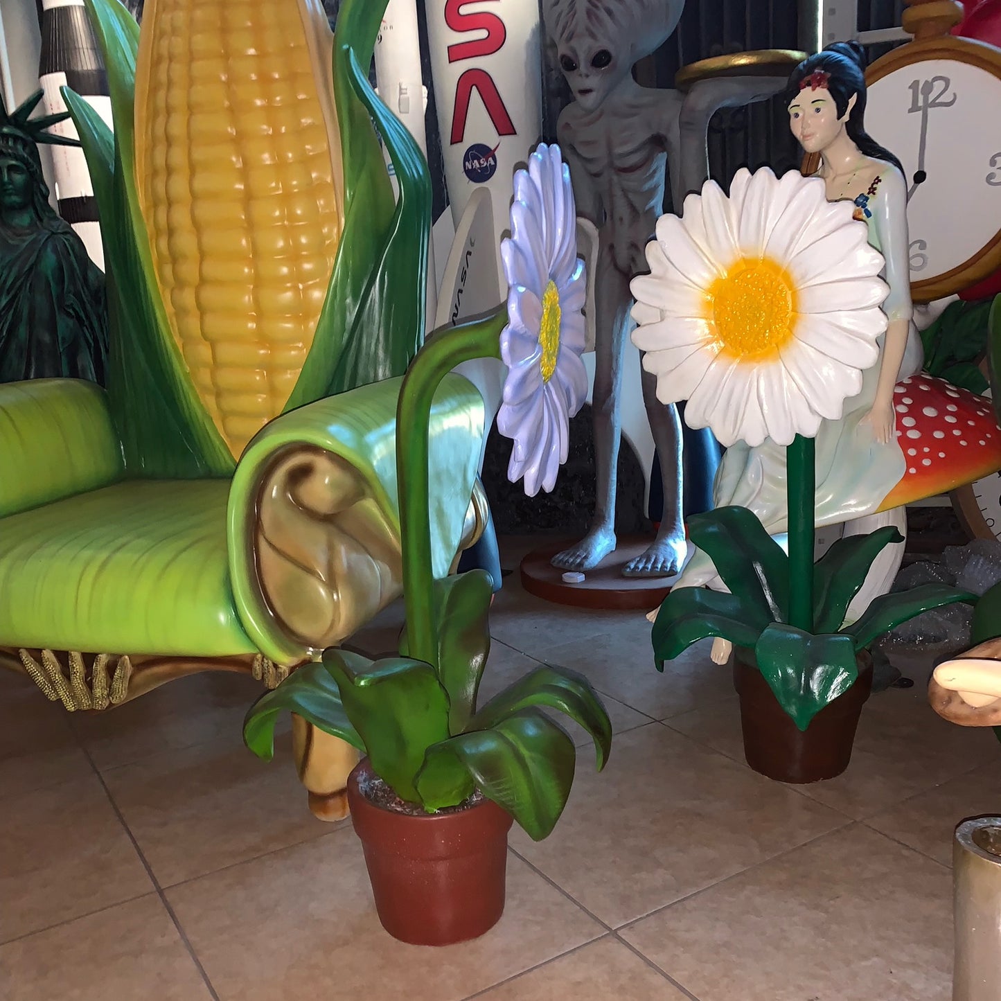 Small Purple Daisy Flower Statue