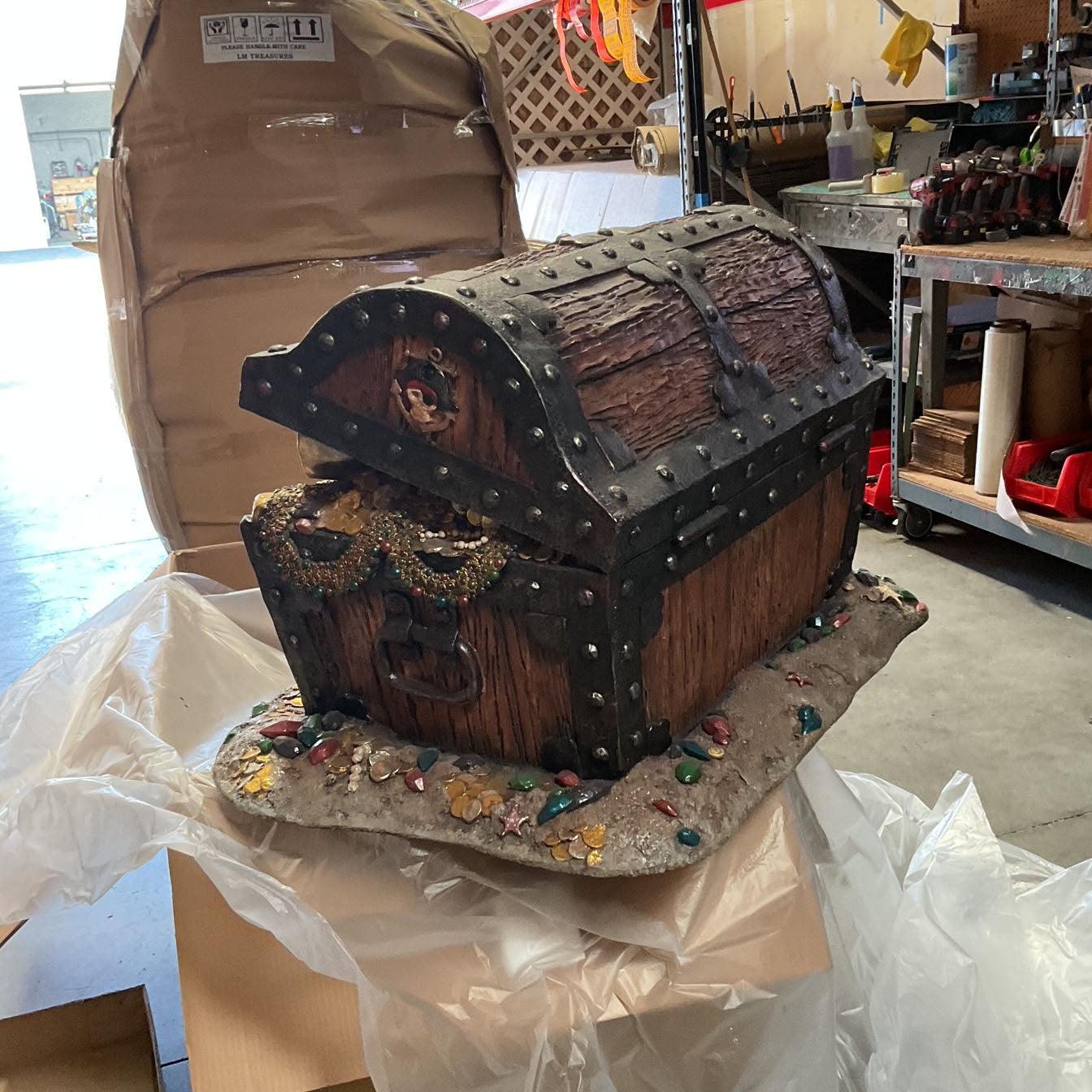 Treasure Chest Pirate's Coffer Statue