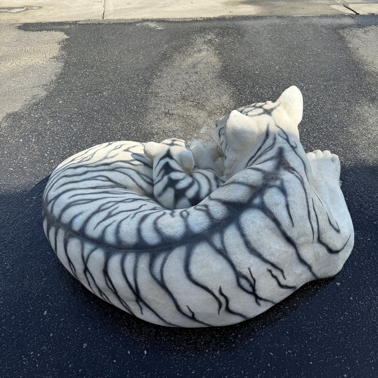 Siberian Tiger With Cub Statue