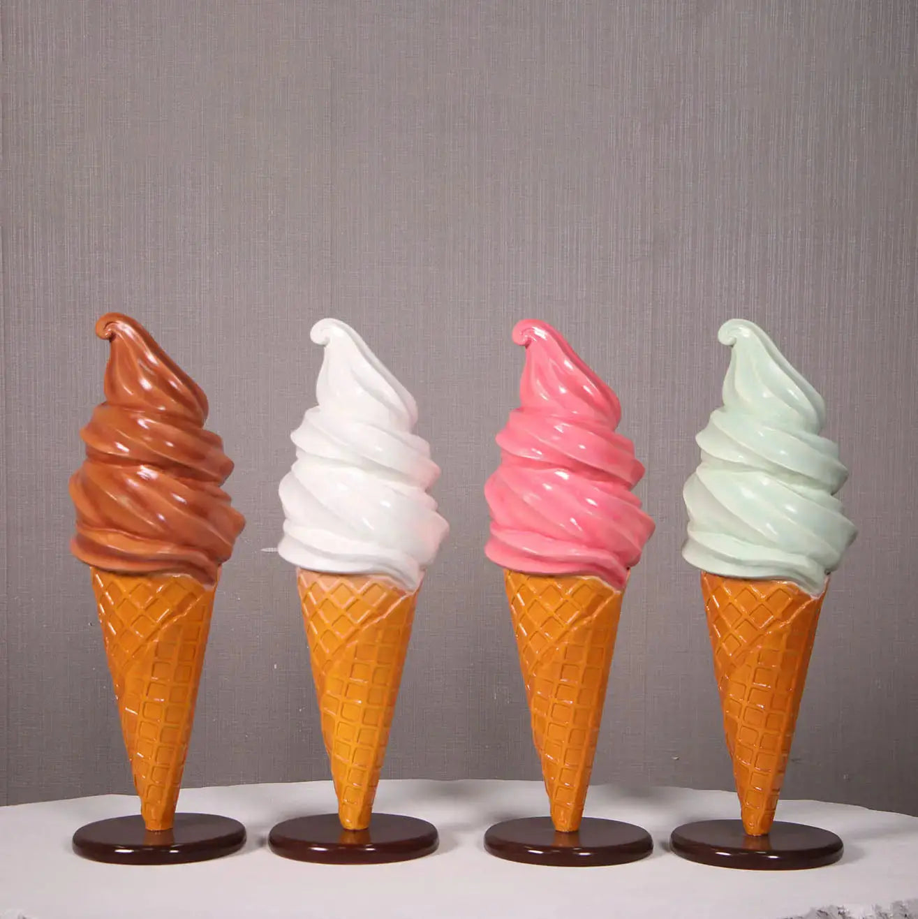 Small Chocolate Soft Serve Ice Cream Table Top Statue R0404C-250117-H