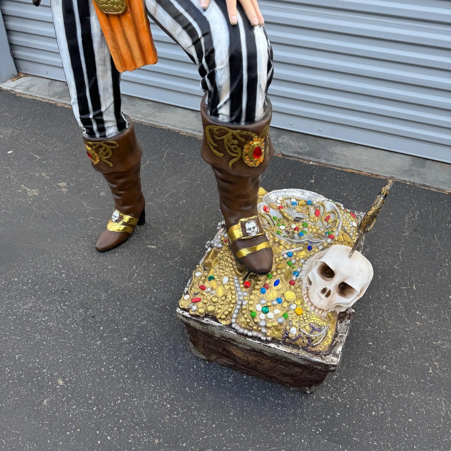 Lady Pirate With Treasure Chest Statue