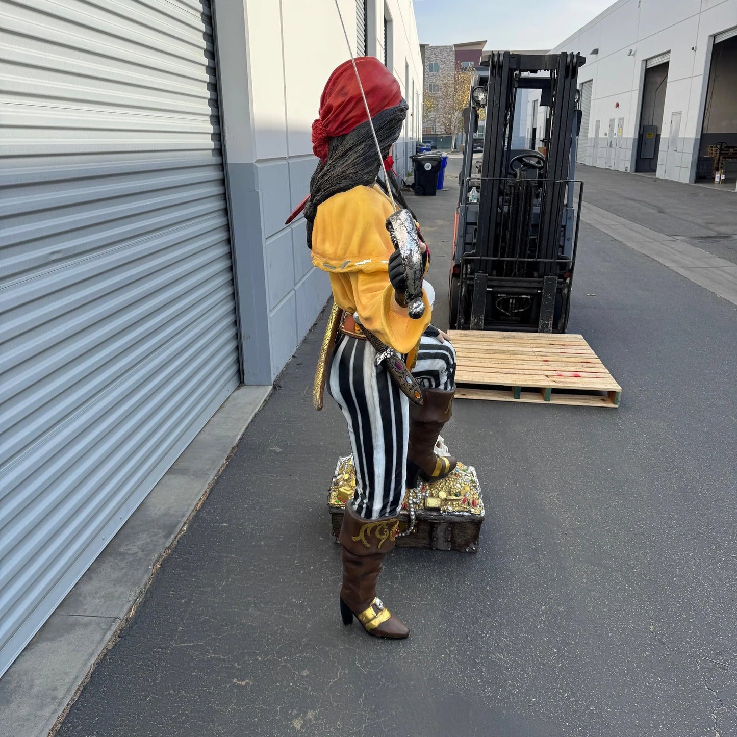 Lady Pirate With Treasure Chest Statue
