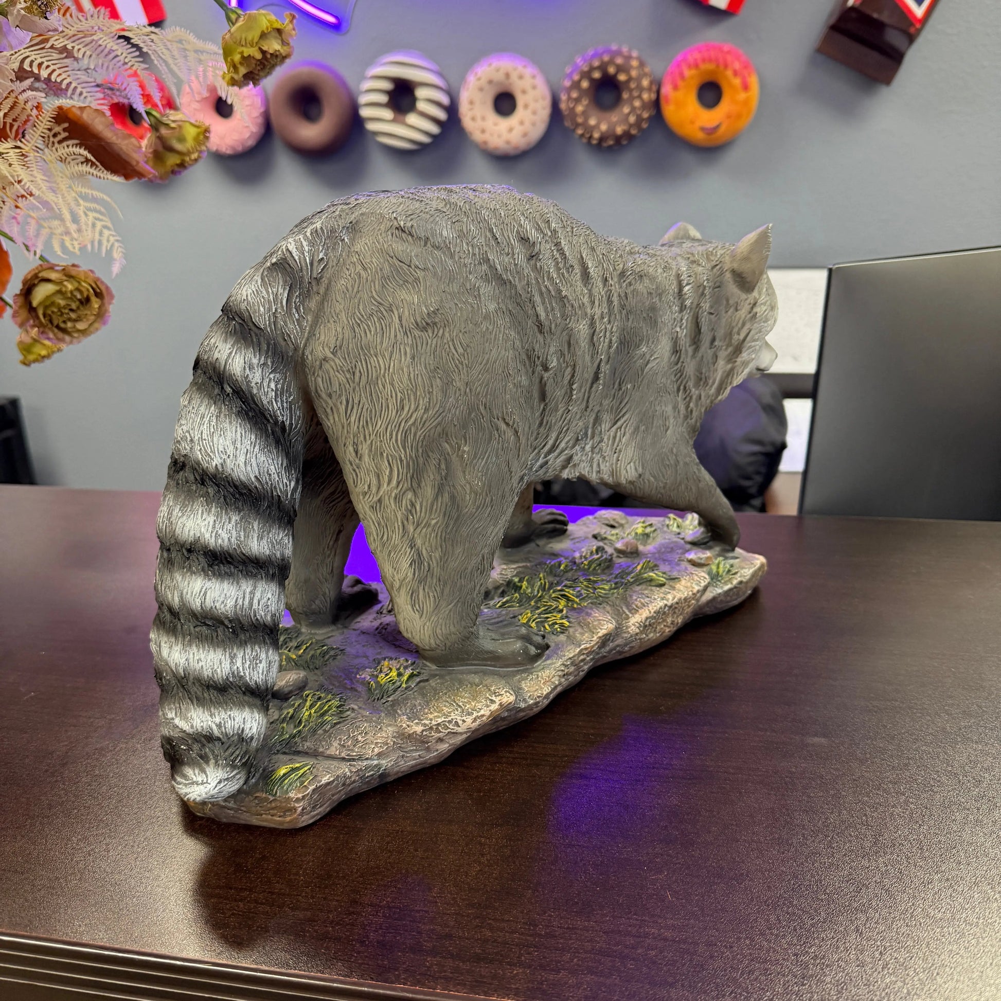 Walking Raccoon Statue HD48953-D