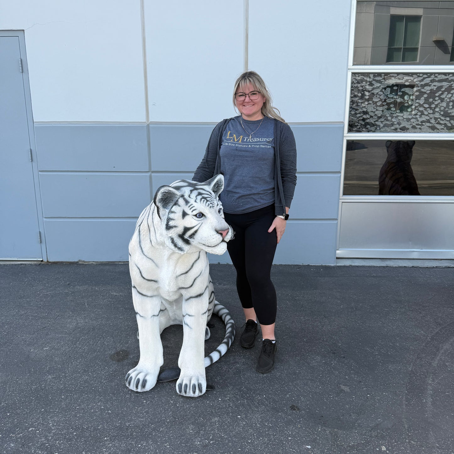 Sitting Siberian Tiger Statue