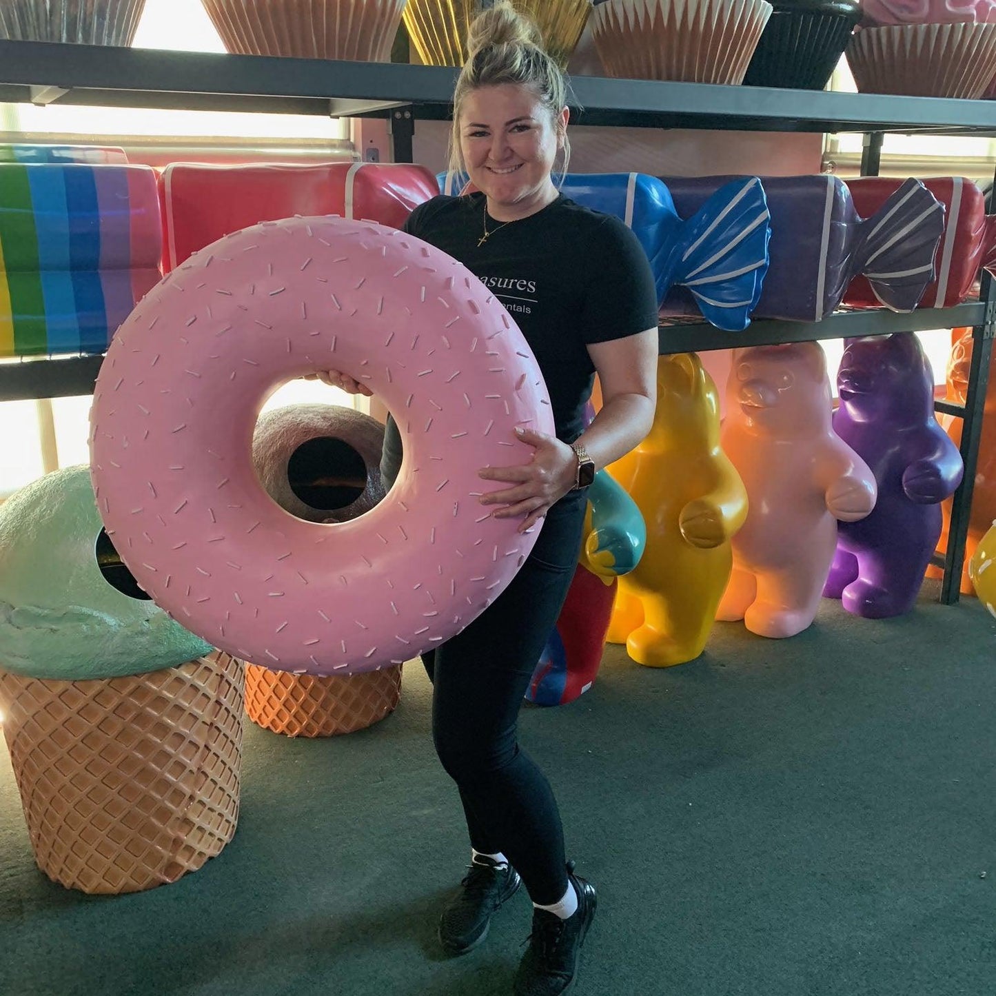 Large Vanilla Donut With Nuts Statue