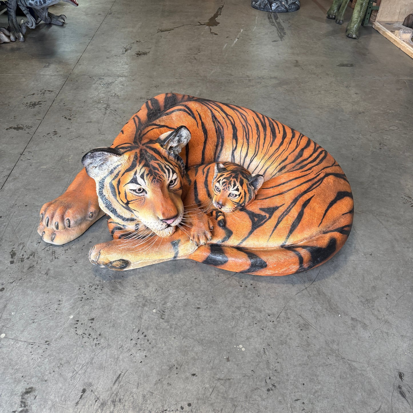 Tiger With Cub Statue