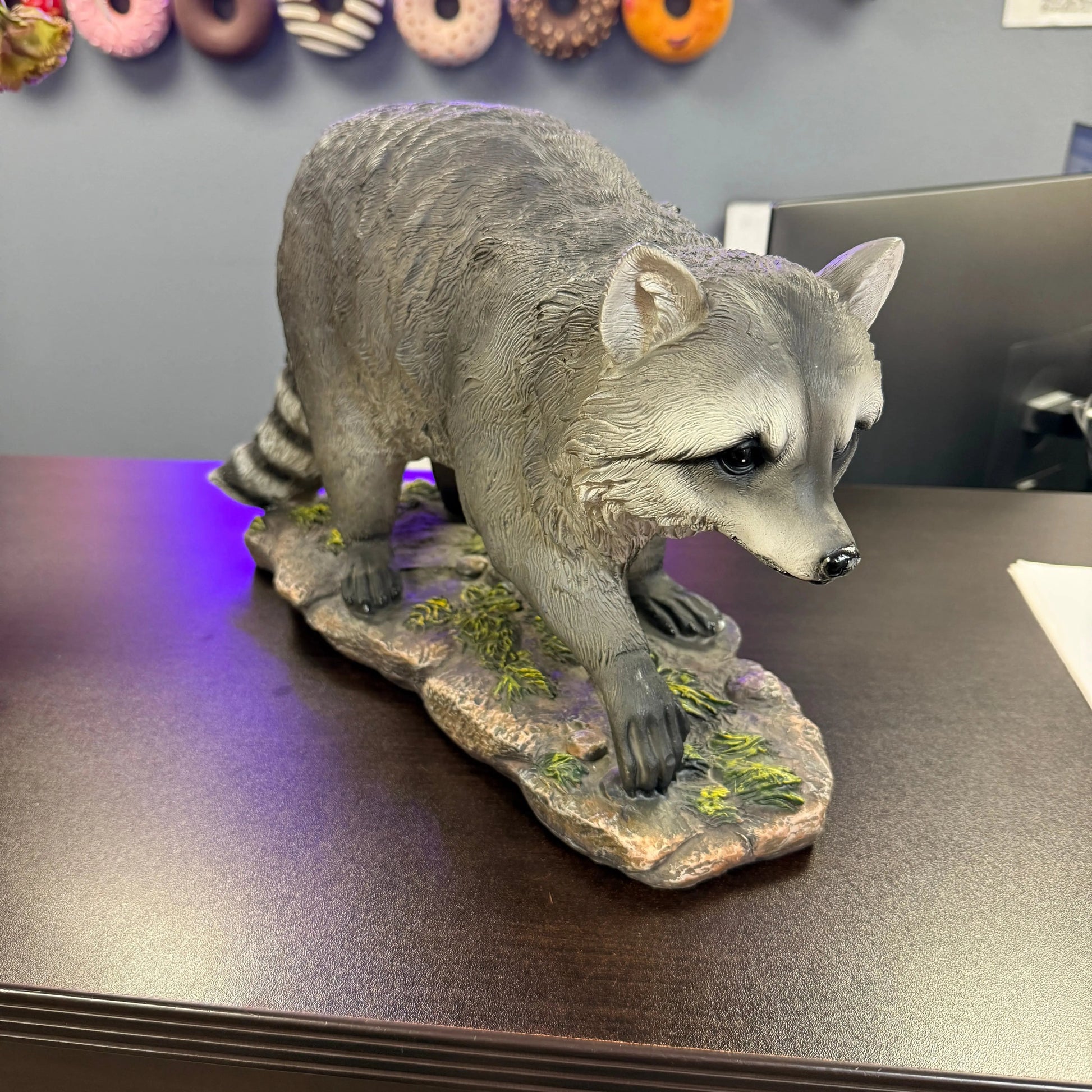Walking Raccoon Statue HD48953-D