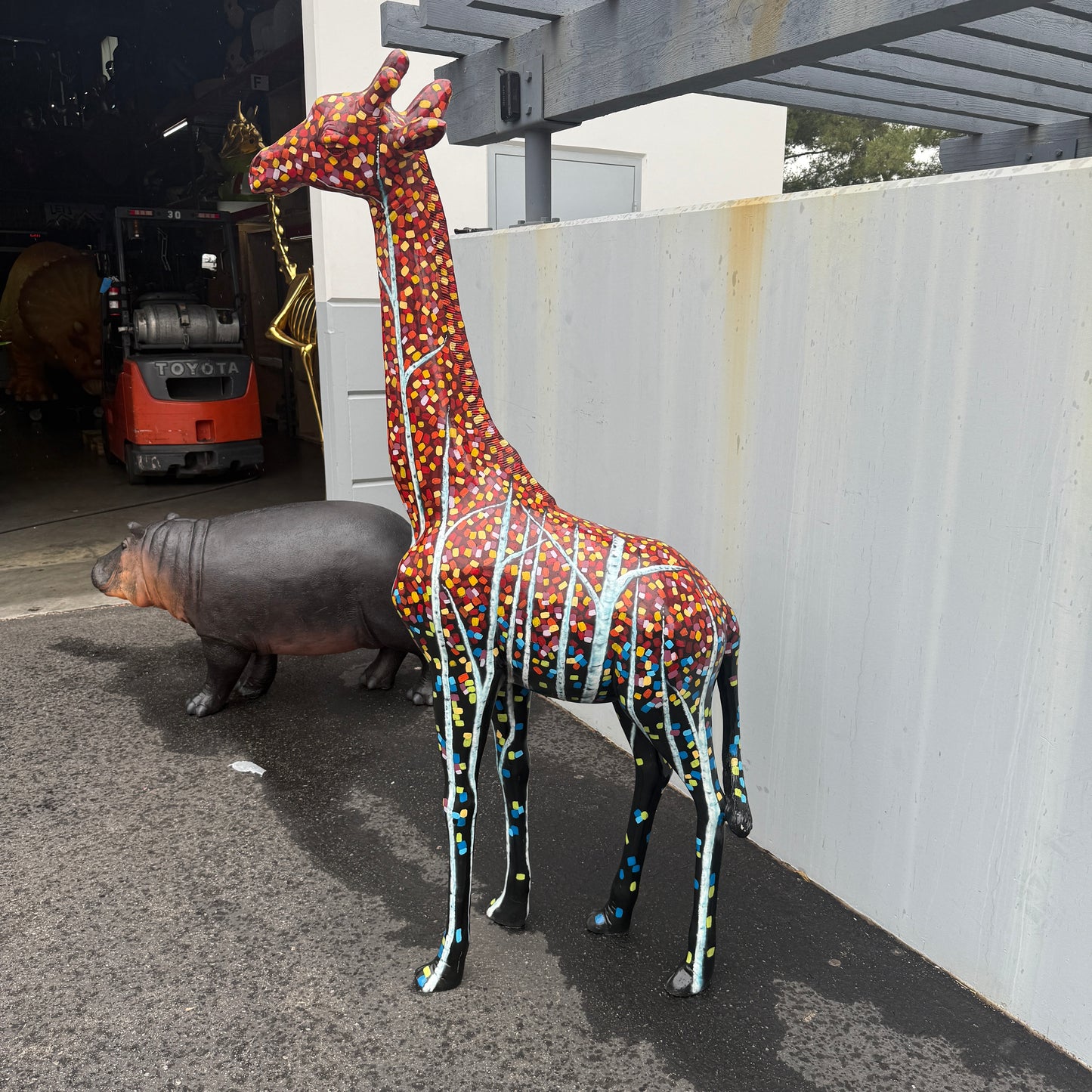 Walking Pop Giraffe Statue