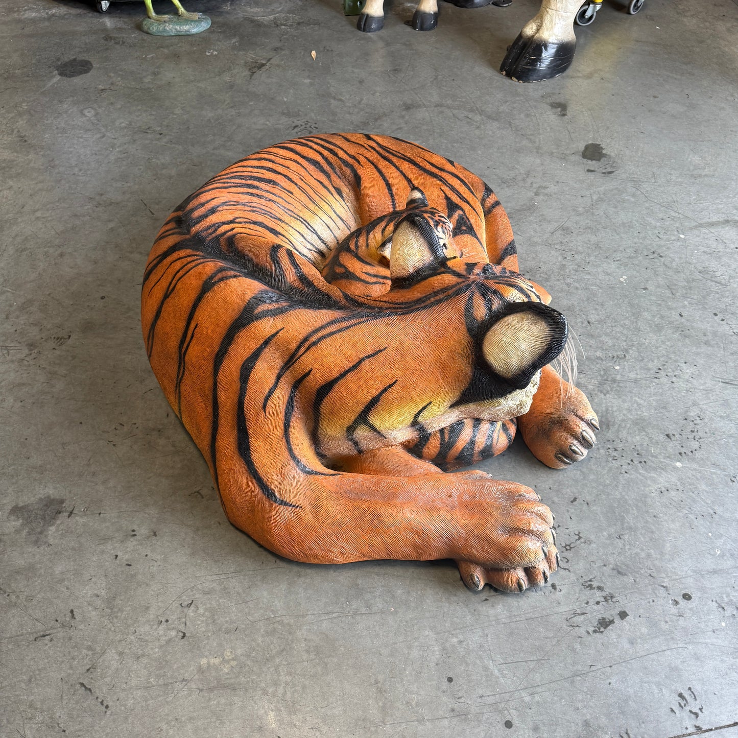 Tiger With Cub Statue