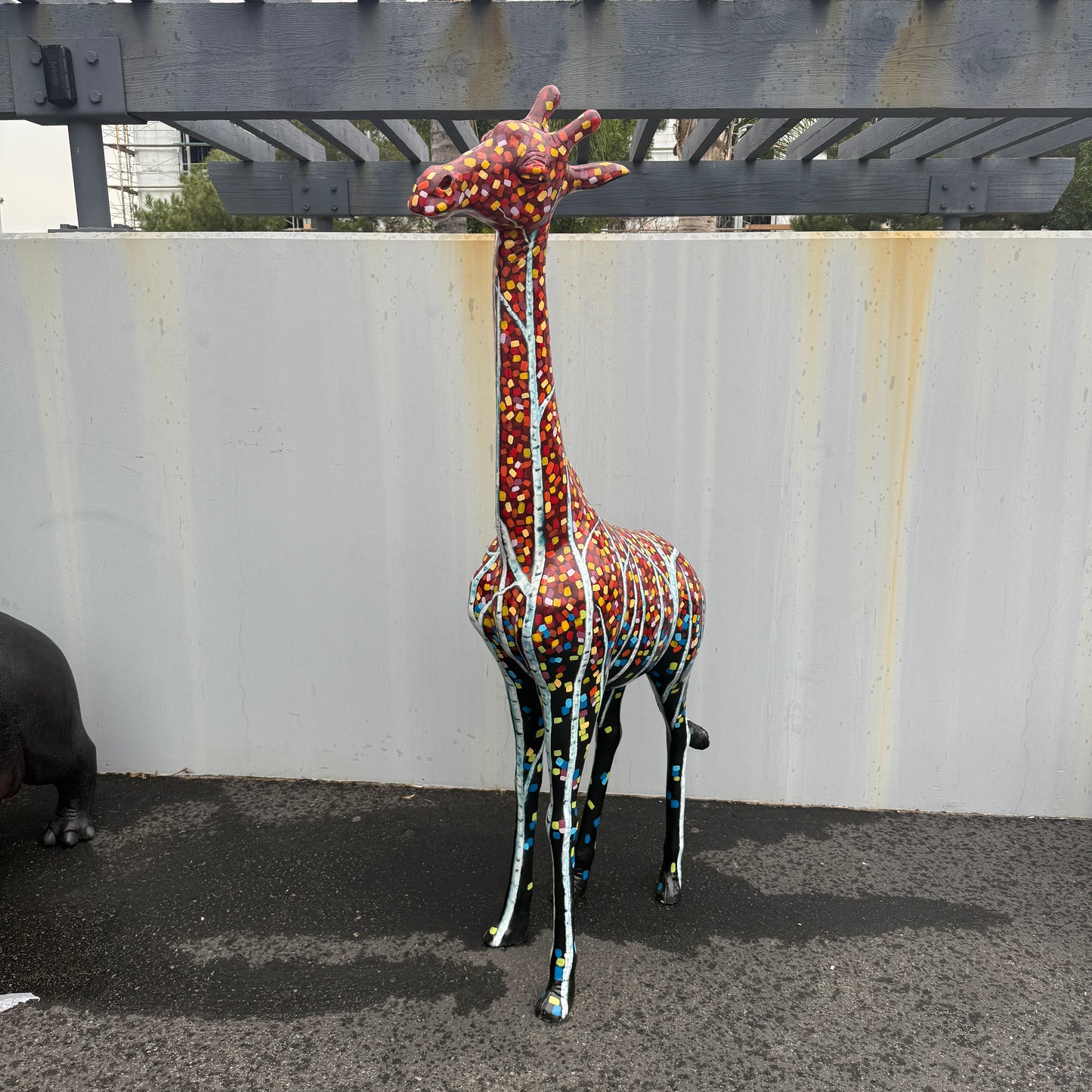 Walking Pop Giraffe Statue