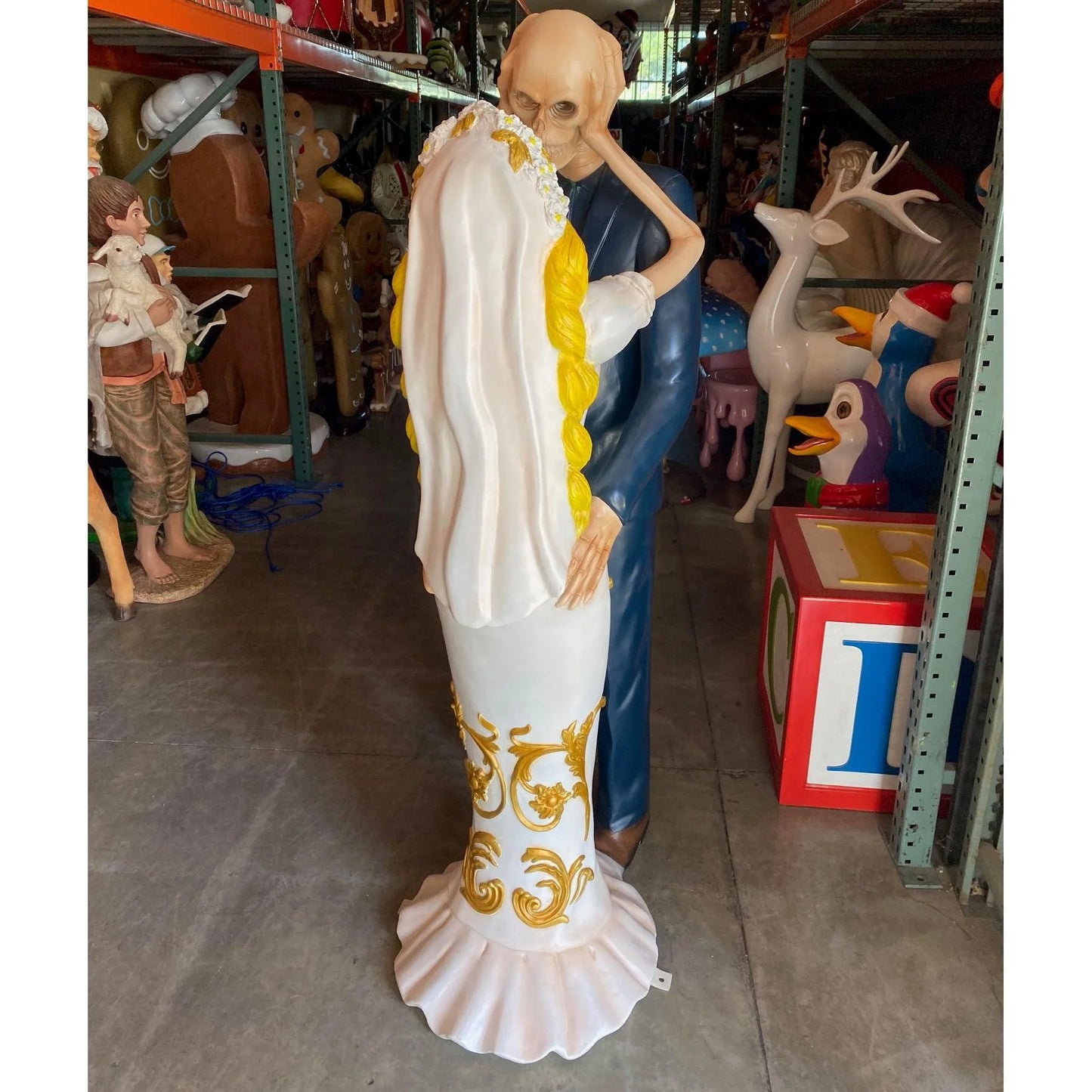 Married Skeletons Statue