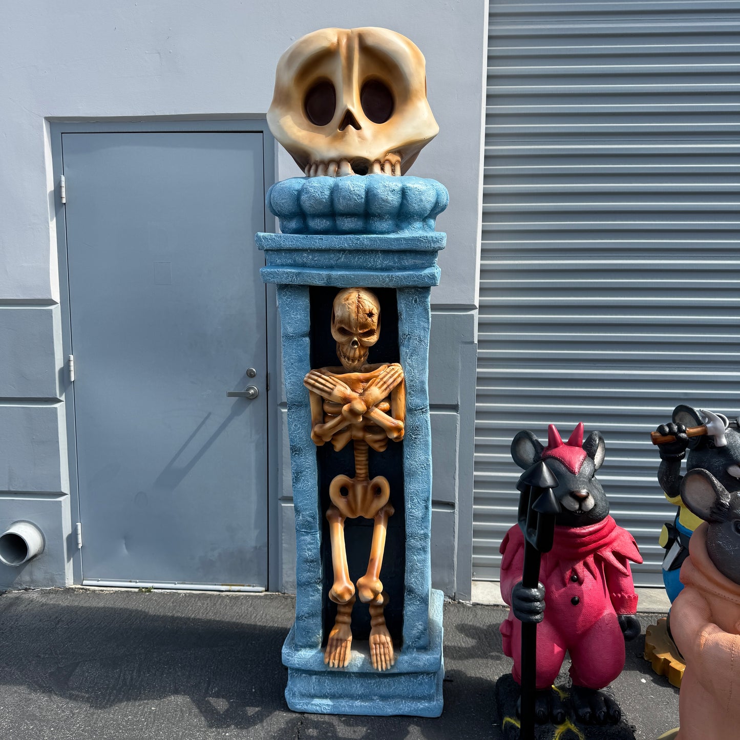 Skeleton Pillar Statue