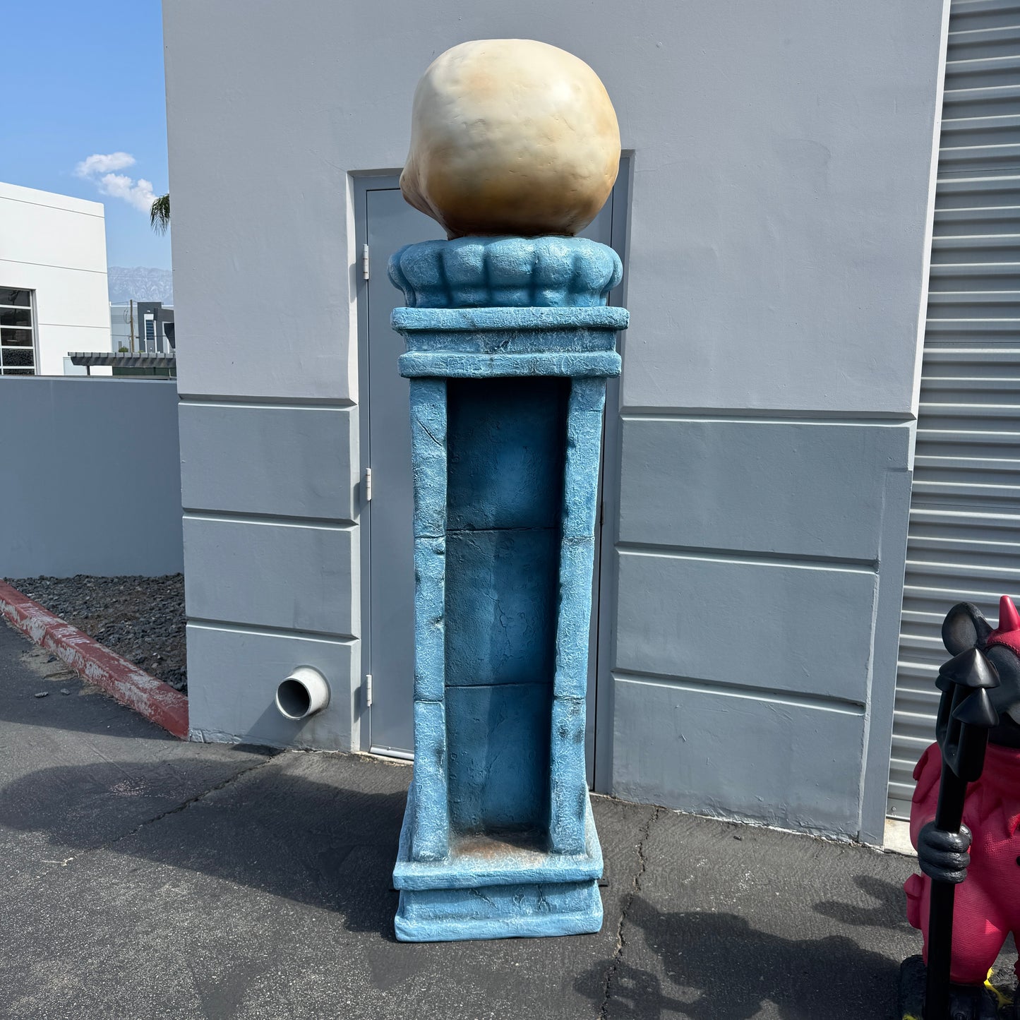 Skeleton Pillar Statue
