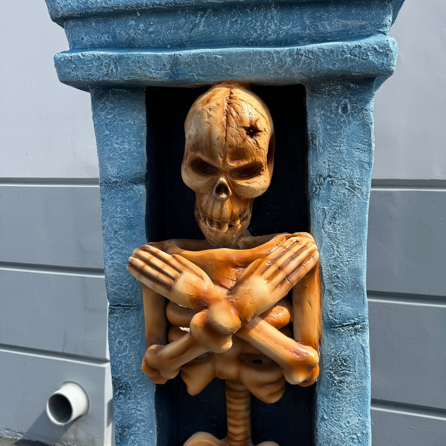 Skeleton Pillar Statue