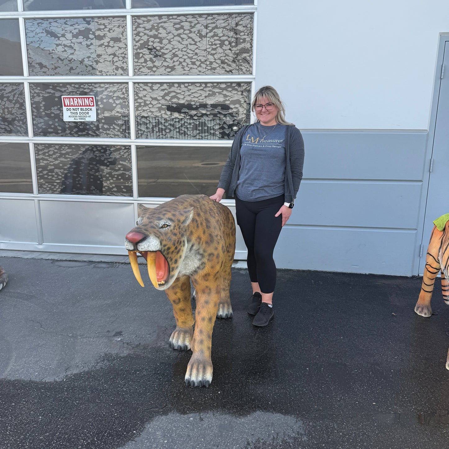 Smilodon Saber Tooth Statue