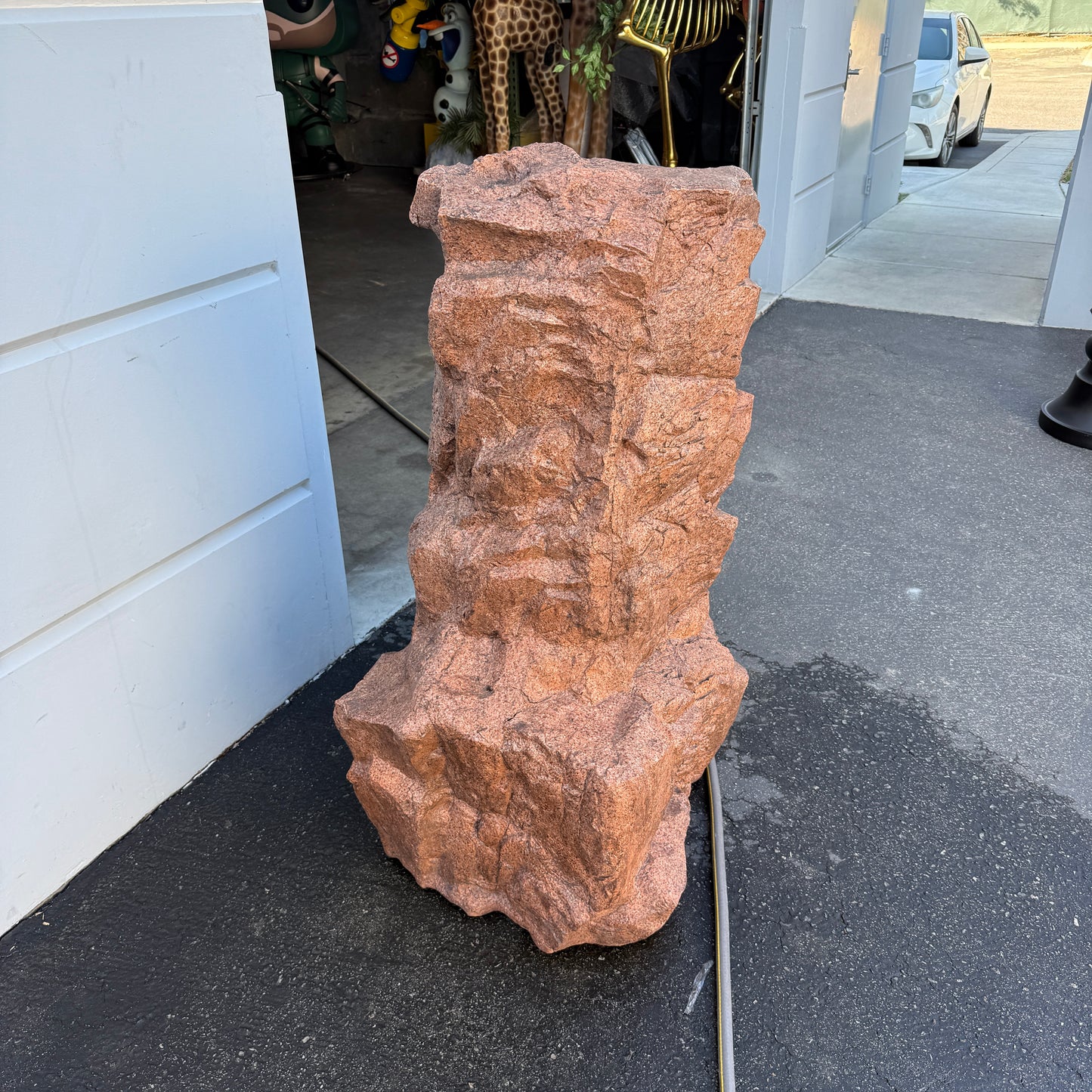 Pointed Siji Rock Statue