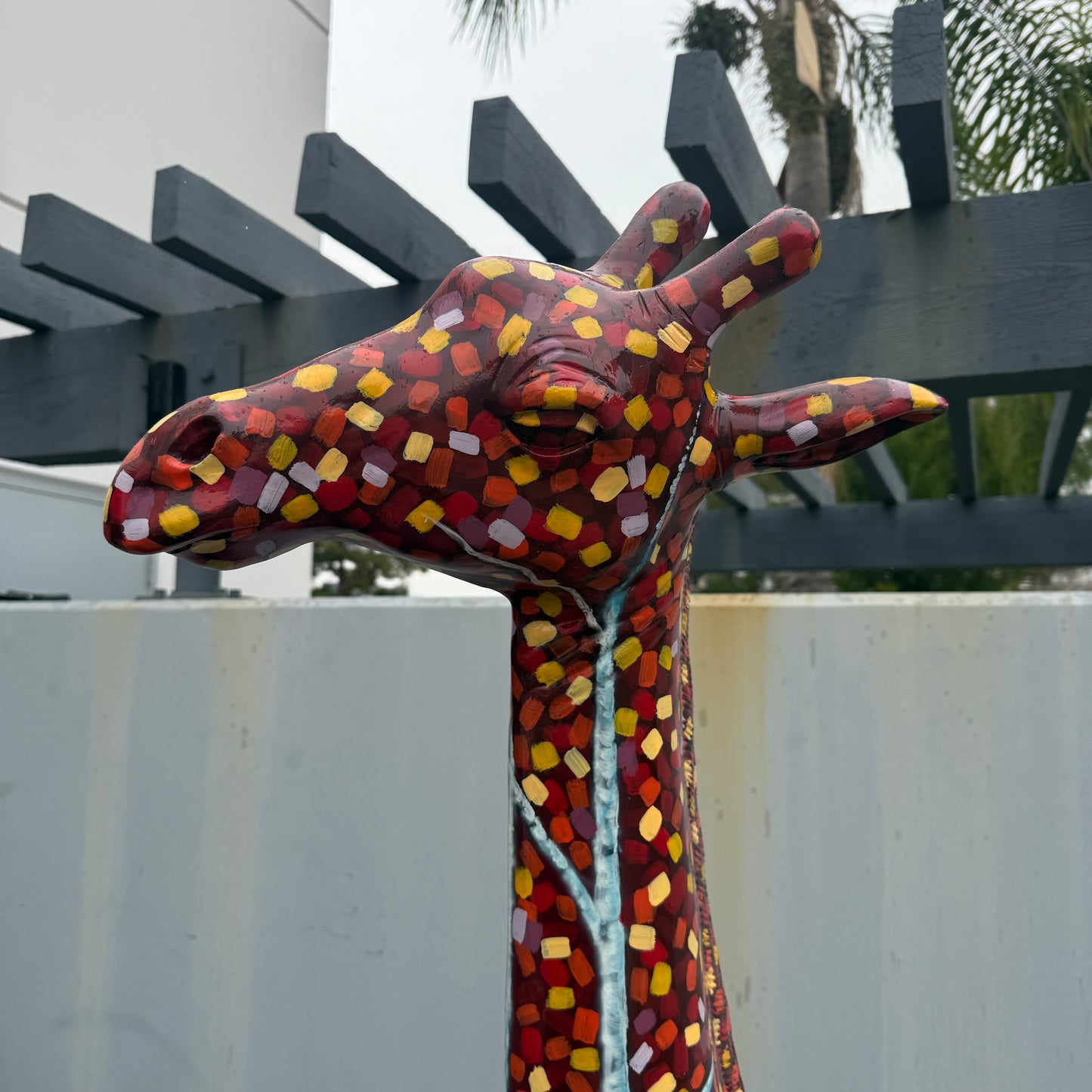 Walking Pop Giraffe Statue