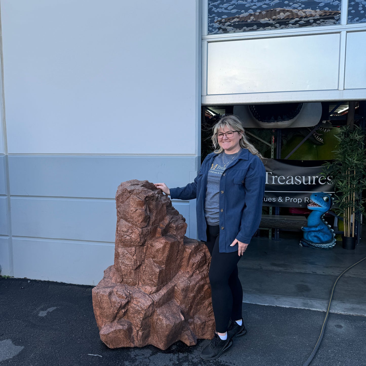 Pointed Siji Rock Statue