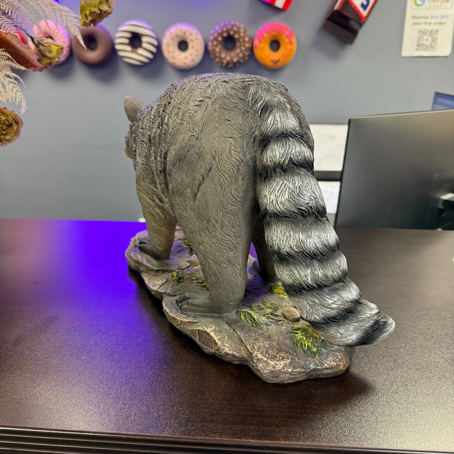 Walking Raccoon Statue HD48953-D