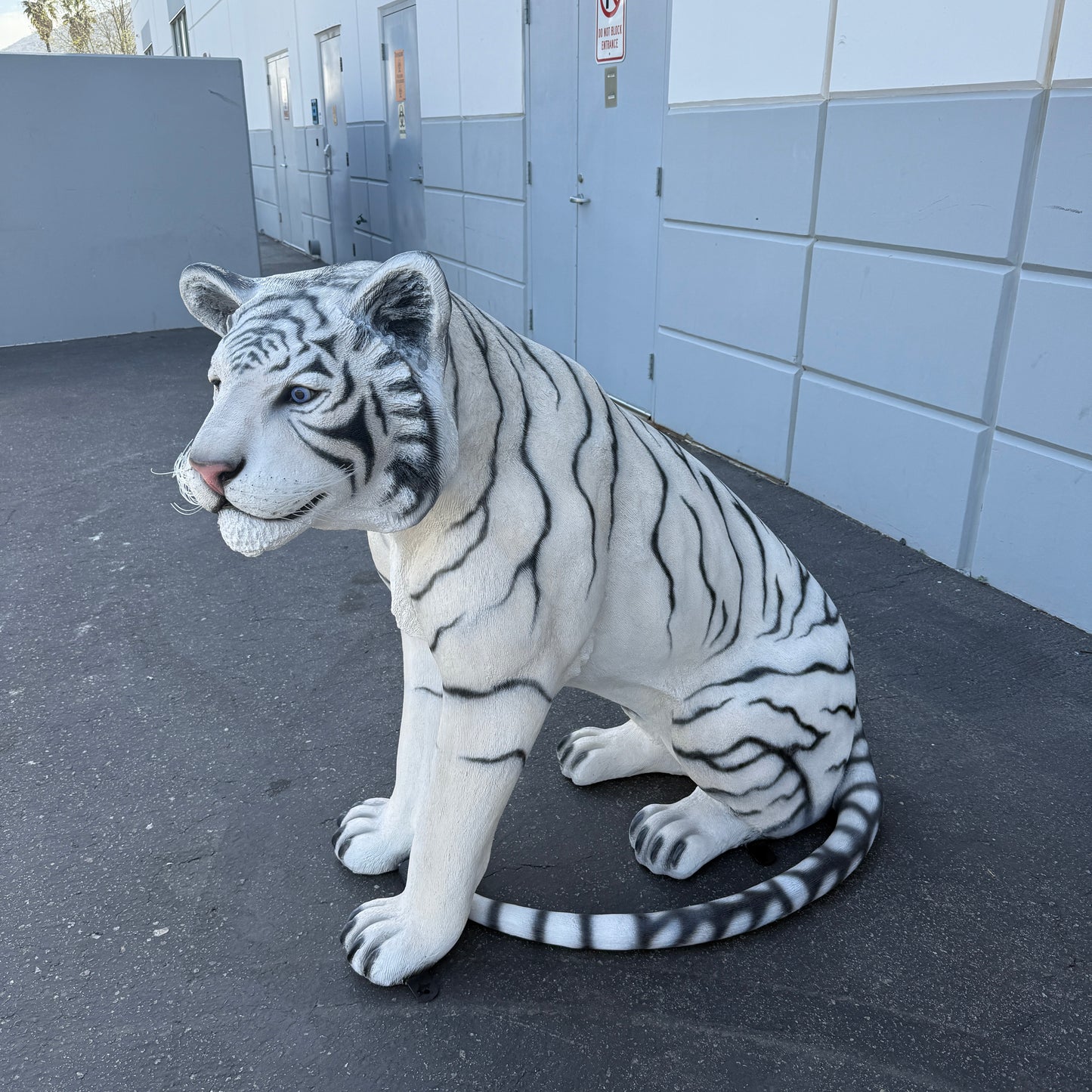 Sitting Siberian Tiger Statue