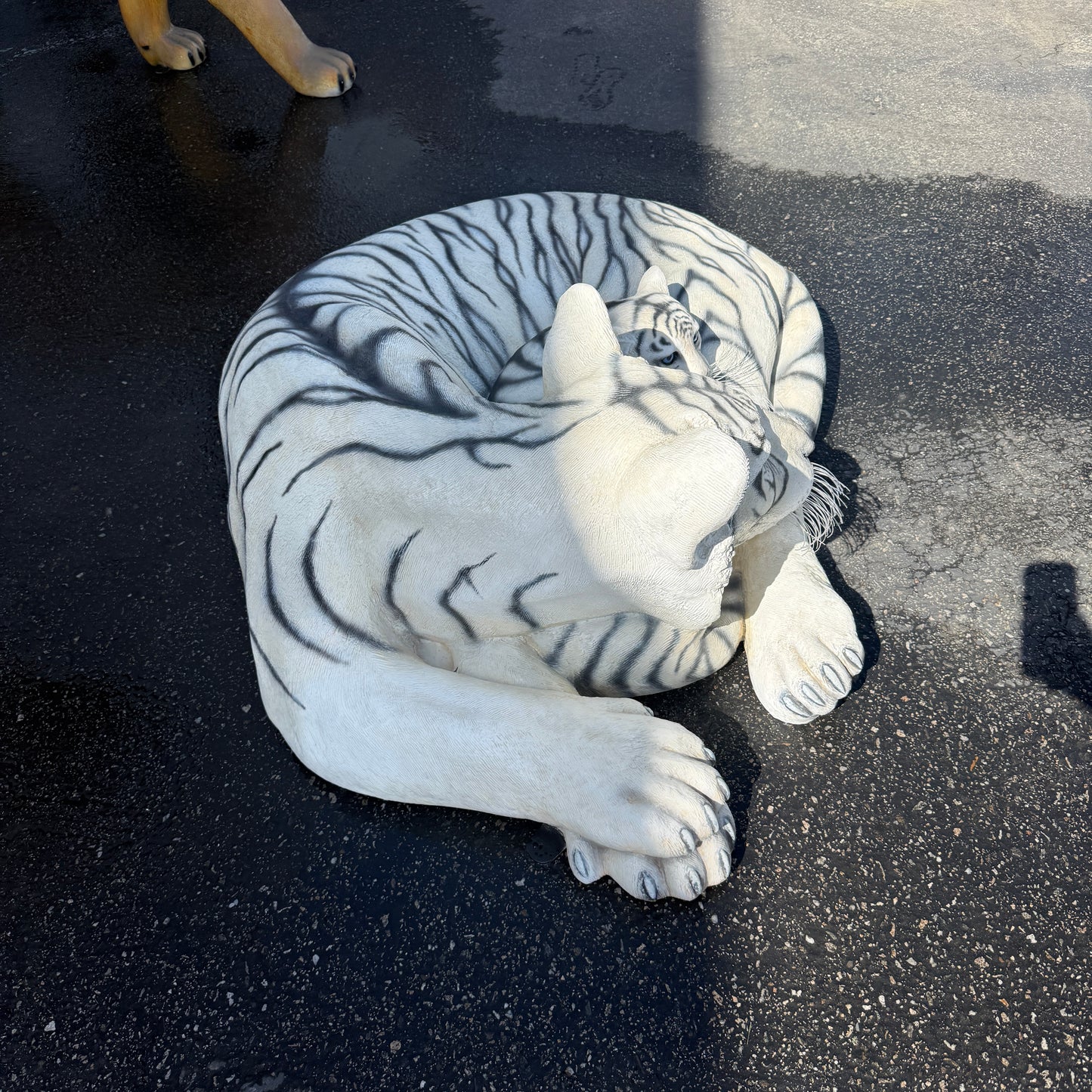 Siberian Tiger With Cub Statue