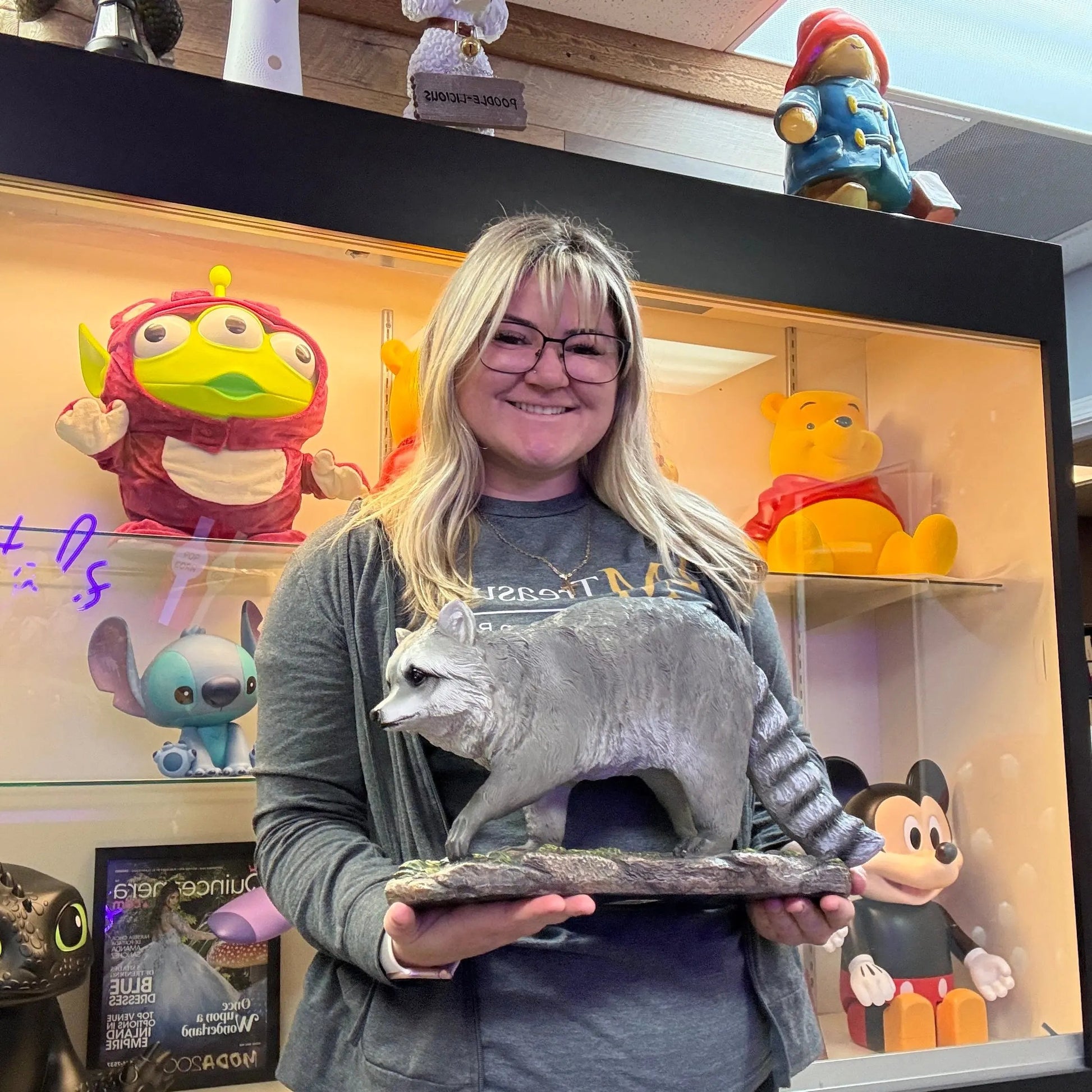 Walking Raccoon Statue HD48953-D