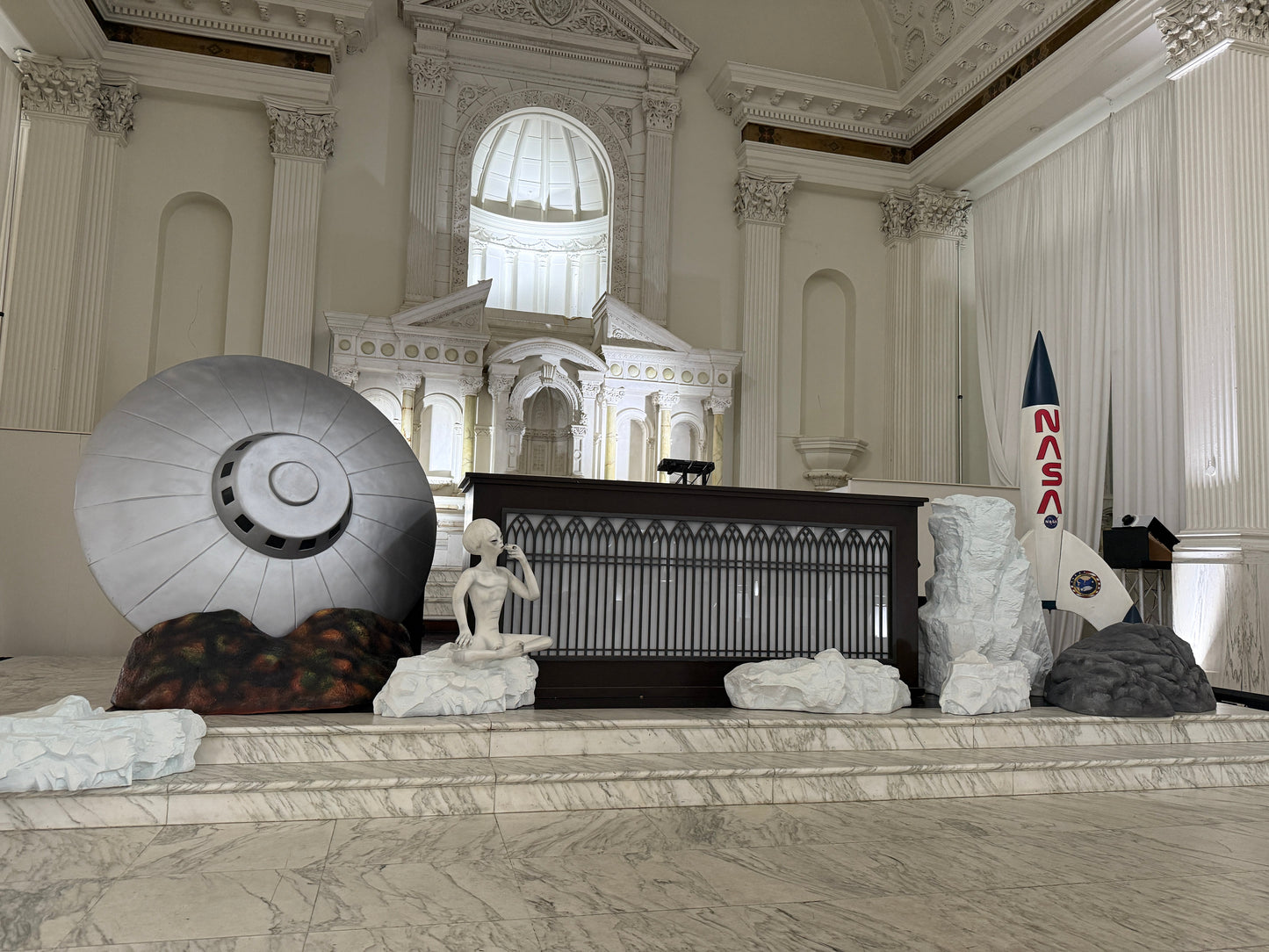 Large Crashed Alien Space Ship UFO Statue M0240-ABD-A