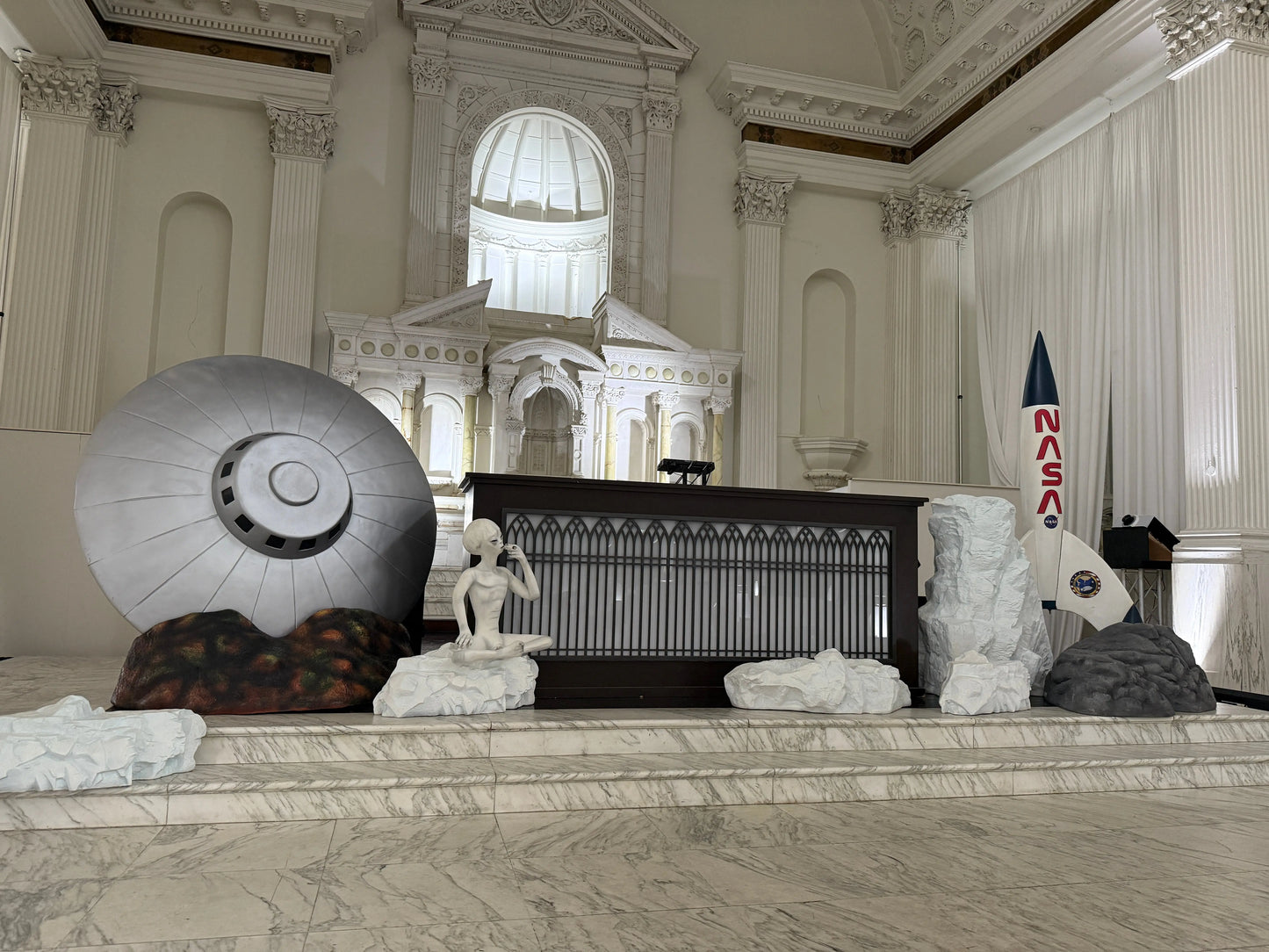 Large Crashed Alien Space Ship UFO Statue M0240-ABD-A
