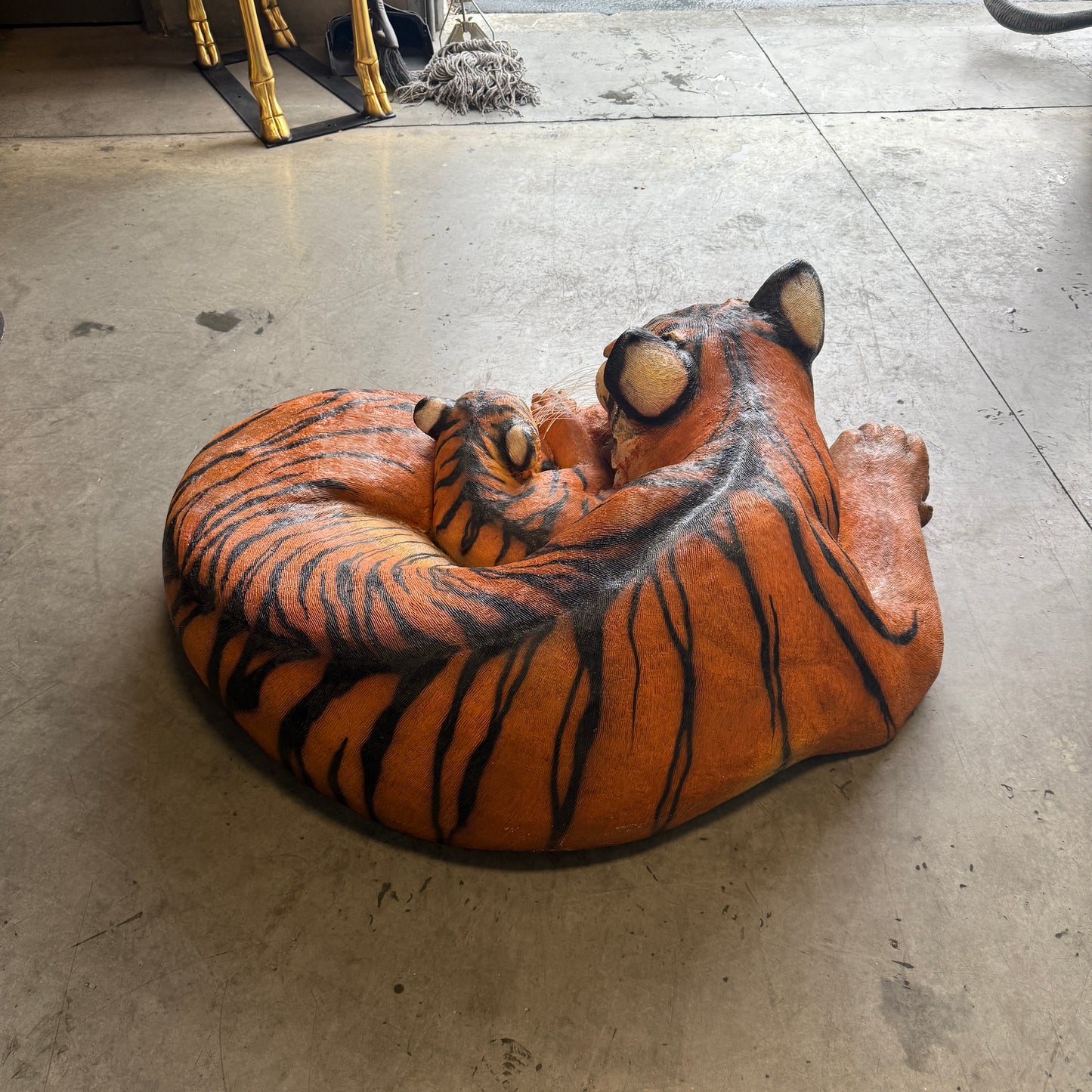 Tiger With Cub Statue