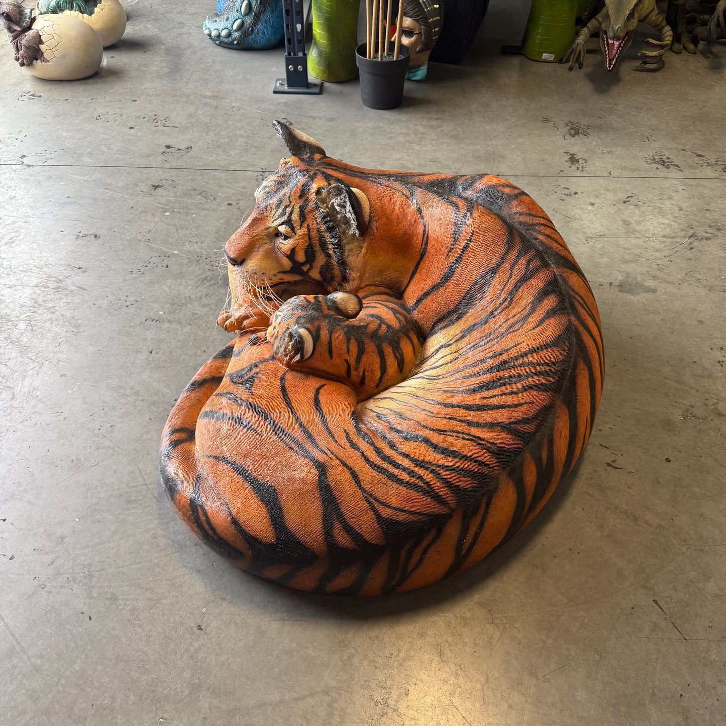 Tiger With Cub Statue