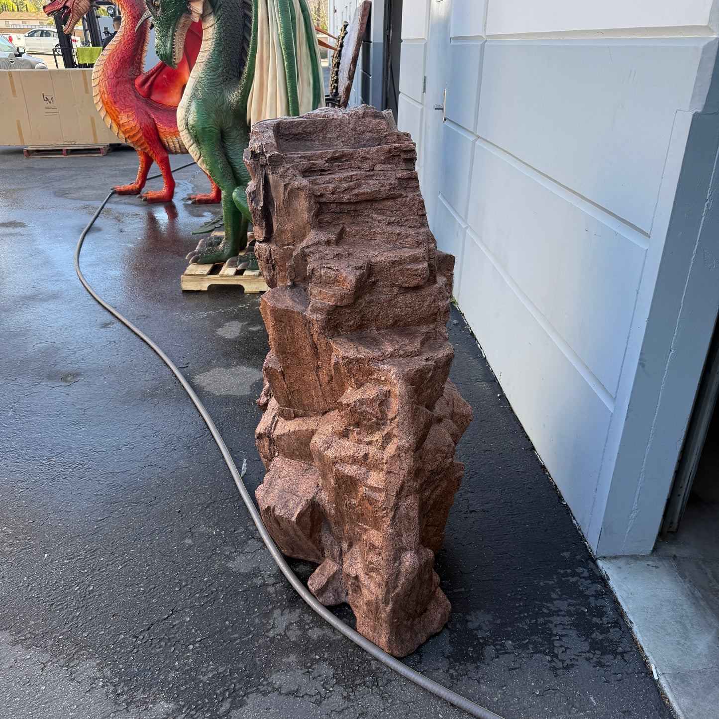 Pointed Siji Rock Statue