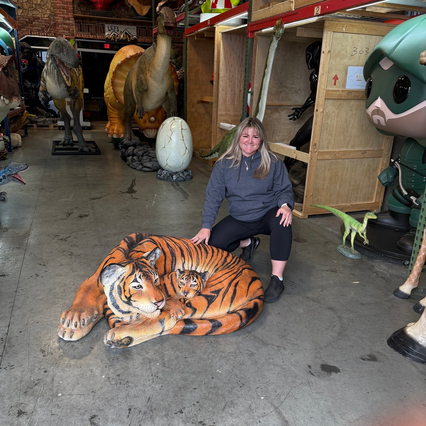 Tiger With Cub Statue