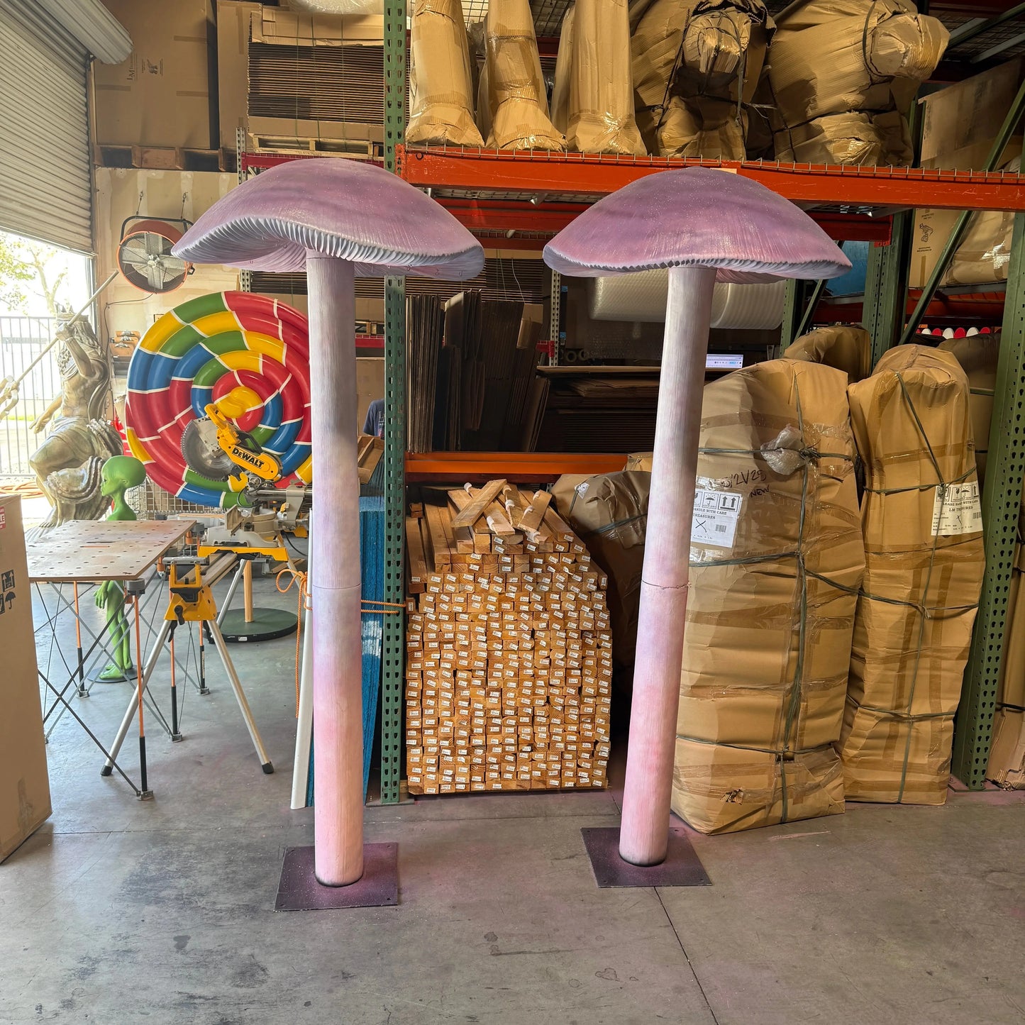 Large Bonnet Mushroom Statue M0205-190094-H