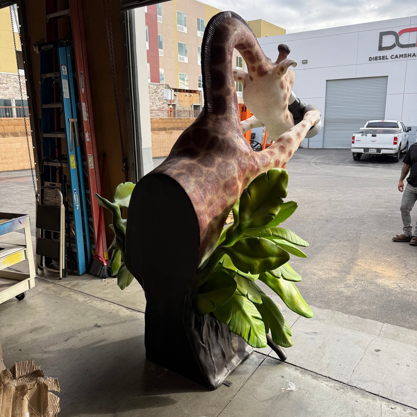 Comic Giraffe Exploring Statue A0890-C057-PT