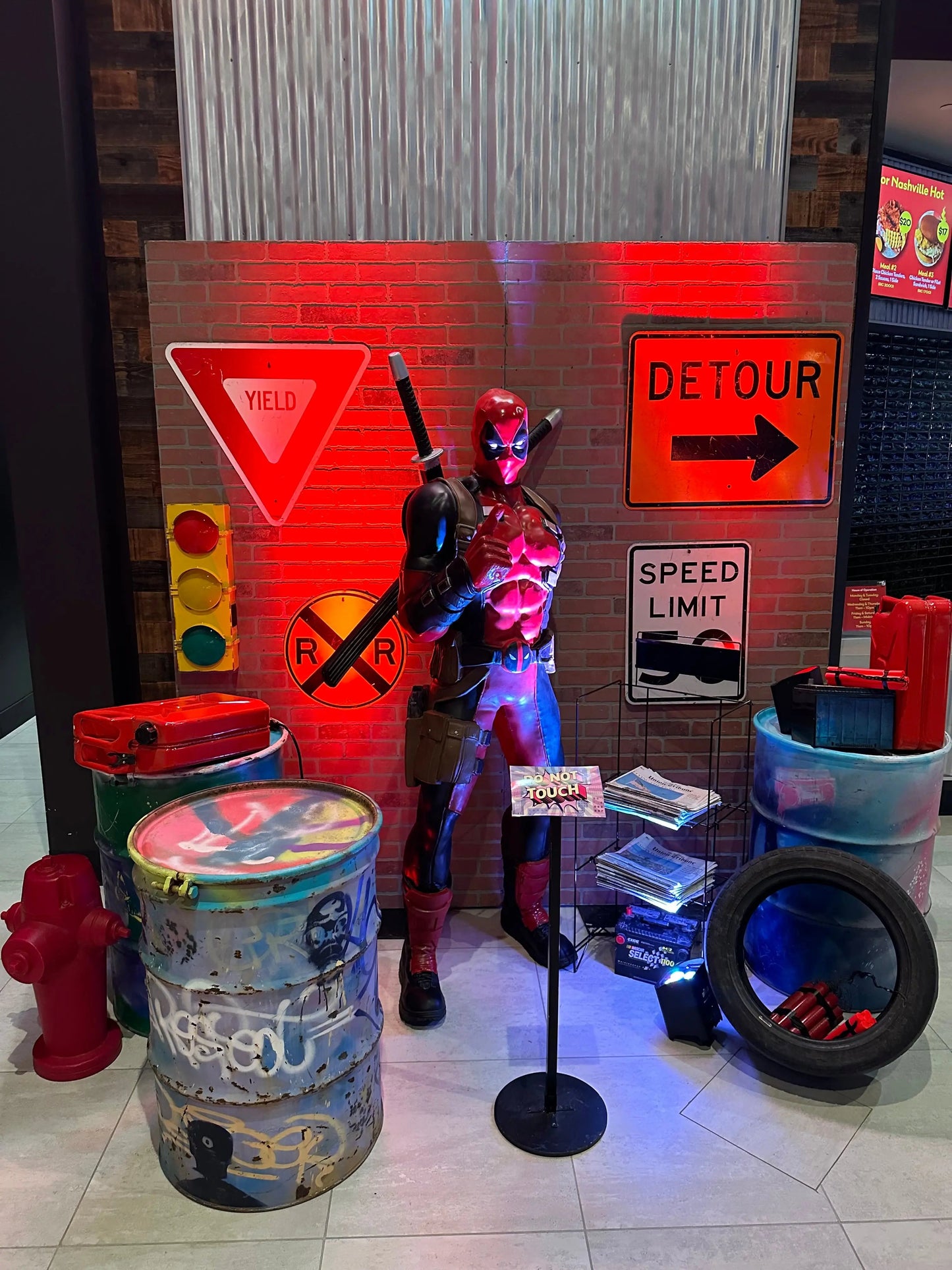 Red Ninja Super Hero Statue LP-61385-N